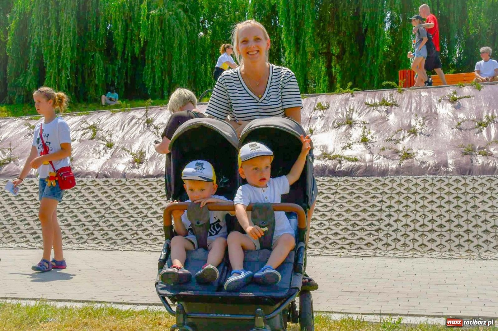 Zdjęcie w galerii na portalu naszraciborz.pl: Ponad trzydzieści pływadeł wypłynęło z Raciborza [FOTO i WIDEO] wiadomości z regionu