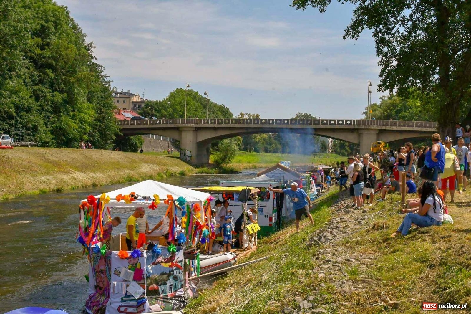Zdjęcie w galerii na portalu naszraciborz.pl: Ponad trzydzieści pływadeł wypłynęło z Raciborza [FOTO i WIDEO] wiadomości z regionu