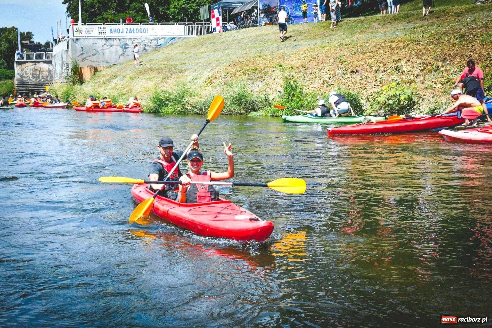 Zdjęcie w galerii na portalu naszraciborz.pl: Ponad trzydzieści pływadeł wypłynęło z Raciborza [FOTO i WIDEO] wiadomości z regionu