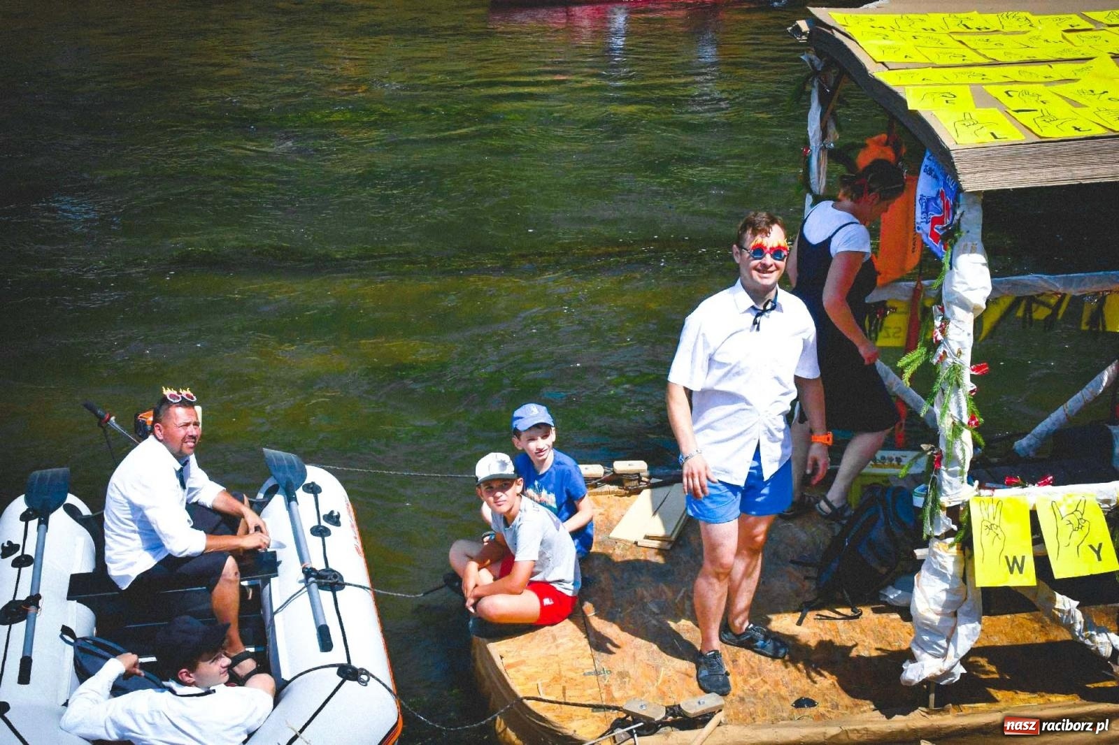 Zdjęcie w galerii na portalu naszraciborz.pl: Ponad trzydzieści pływadeł wypłynęło z Raciborza [FOTO i WIDEO] wiadomości z regionu