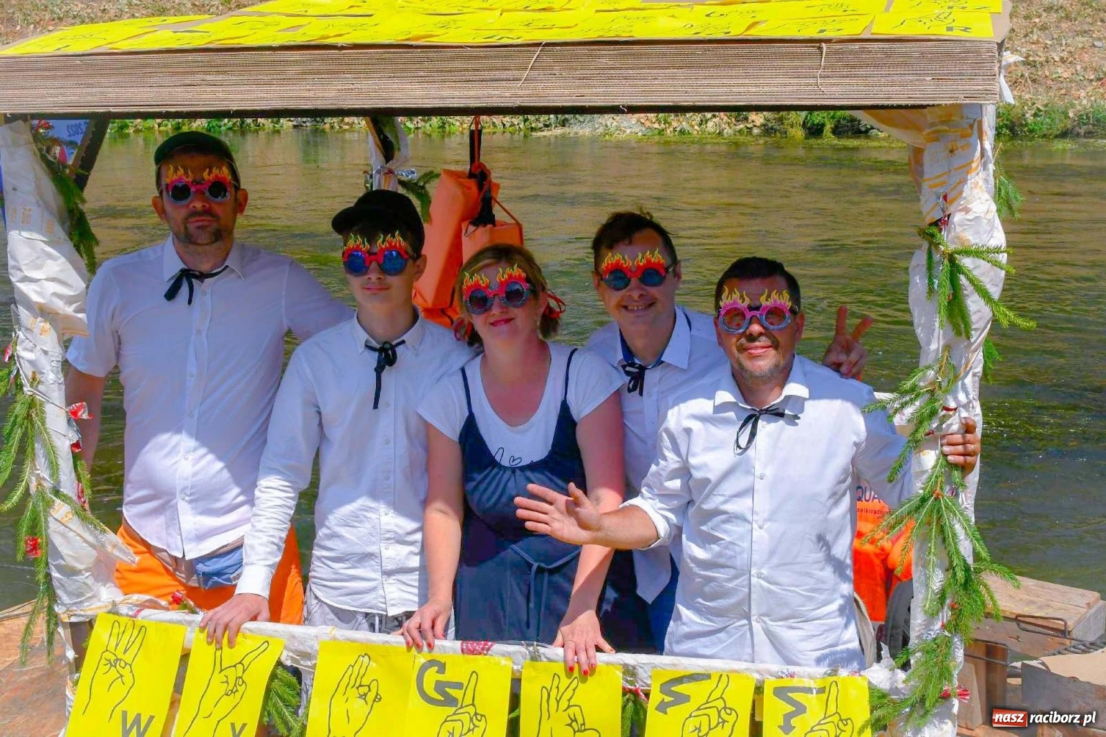 Zdjęcie w galerii na portalu naszraciborz.pl: Ponad trzydzieści pływadeł wypłynęło z Raciborza [FOTO i WIDEO] wiadomości z regionu