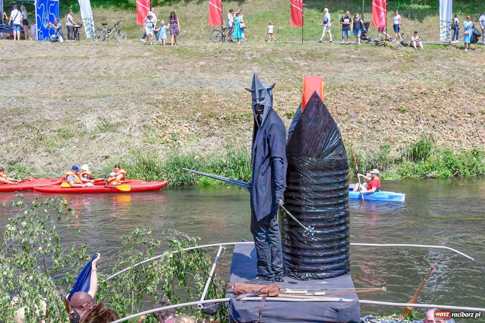 Zdjęcie w galerii na portalu naszraciborz.pl: Ponad trzydzieści pływadeł wypłynęło z Raciborza [FOTO i WIDEO] wiadomości z regionu