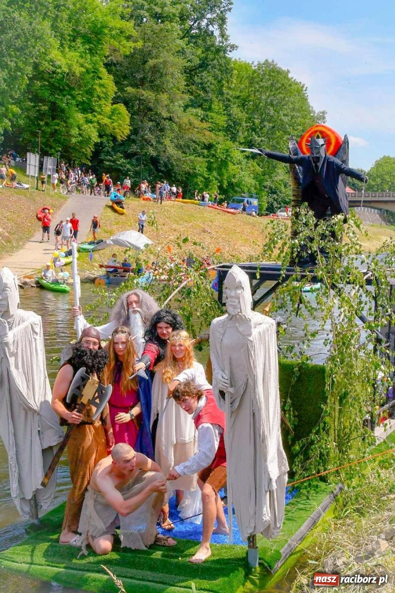 Zdjęcie w galerii na portalu naszraciborz.pl: Ponad trzydzieści pływadeł wypłynęło z Raciborza [FOTO i WIDEO] wiadomości z regionu