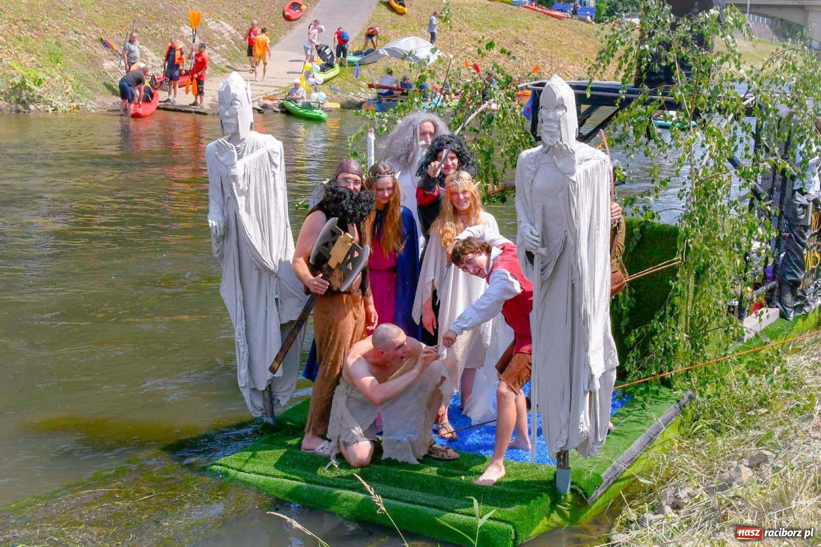 Zdjęcie w galerii na portalu naszraciborz.pl: Ponad trzydzieści pływadeł wypłynęło z Raciborza [FOTO i WIDEO] wiadomości z regionu