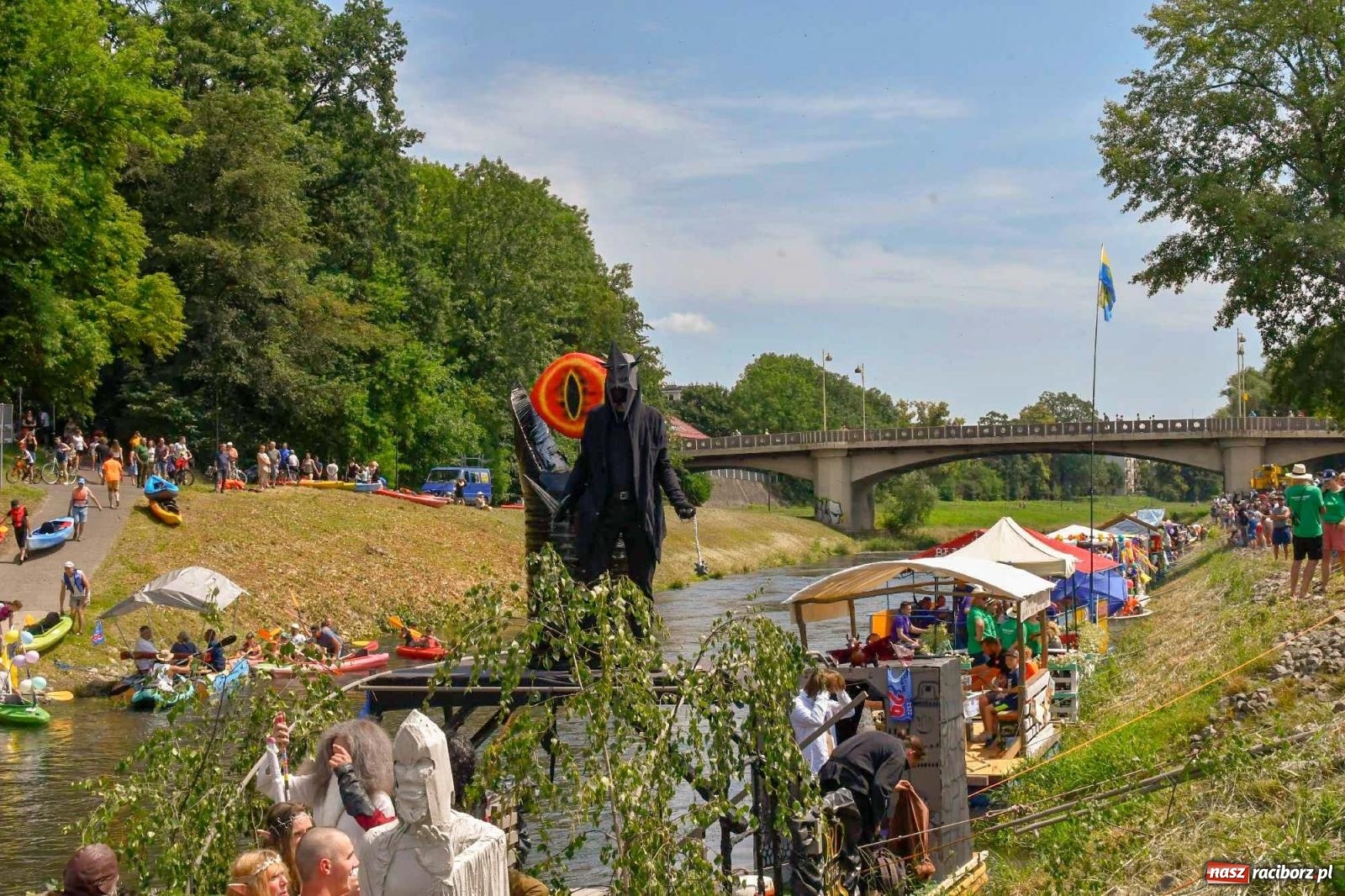 Zdjęcie w galerii na portalu naszraciborz.pl: Ponad trzydzieści pływadeł wypłynęło z Raciborza [FOTO i WIDEO] wiadomości z regionu