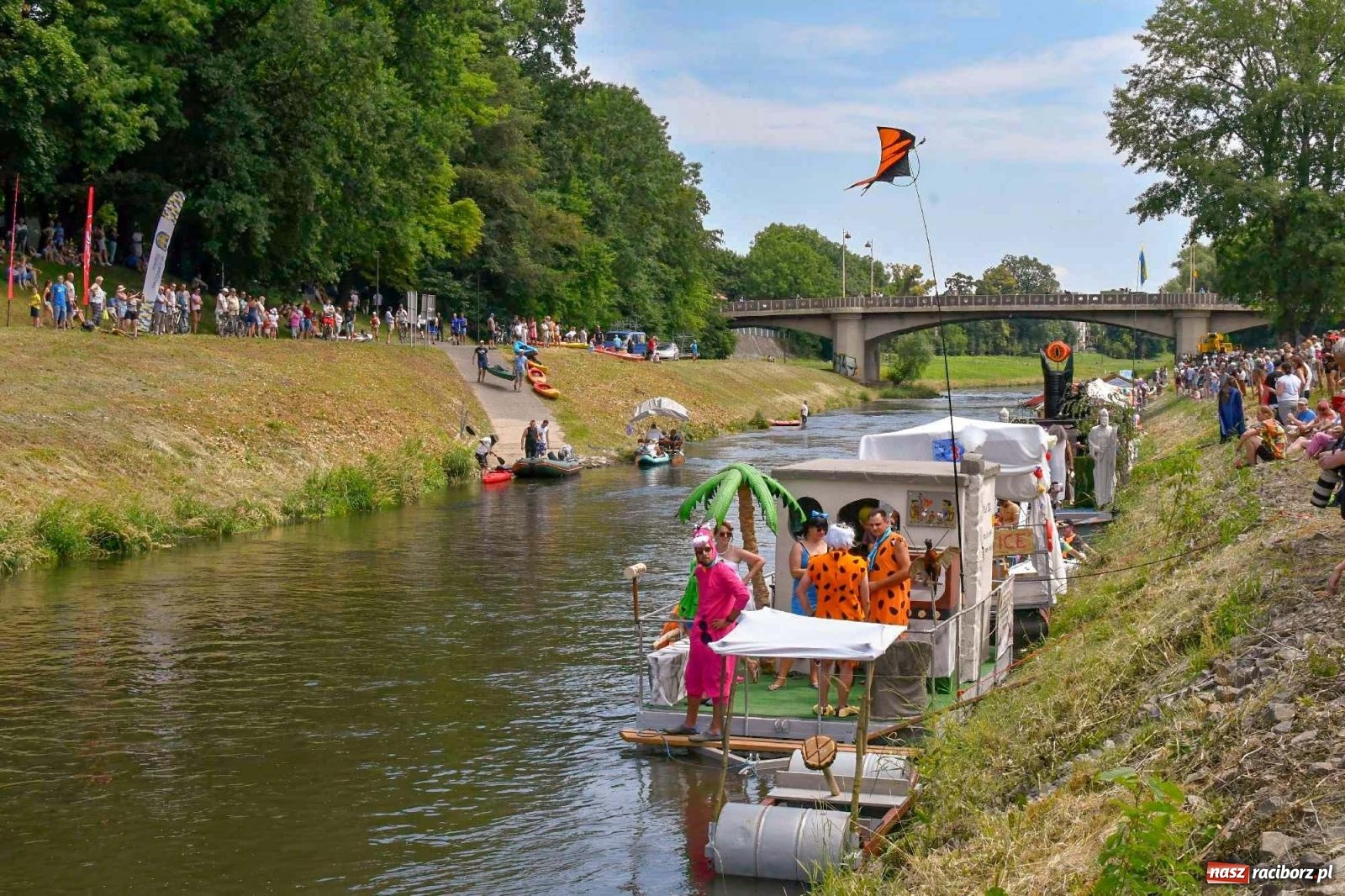 Zdjęcie w galerii na portalu naszraciborz.pl: Ponad trzydzieści pływadeł wypłynęło z Raciborza [FOTO i WIDEO] wiadomości z regionu
