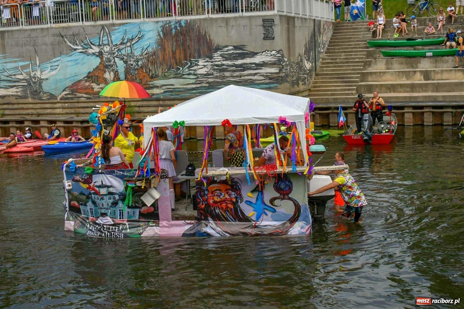 Zdjęcie w galerii na portalu naszraciborz.pl: Ponad trzydzieści pływadeł wypłynęło z Raciborza [FOTO i WIDEO] wiadomości z regionu
