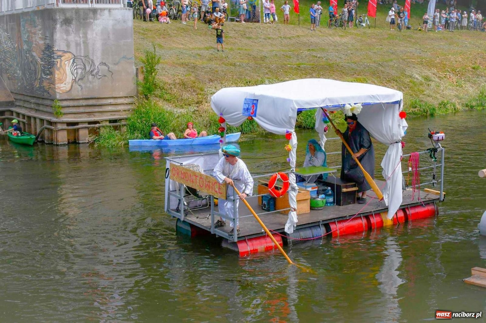 Zdjęcie w galerii na portalu naszraciborz.pl: Ponad trzydzieści pływadeł wypłynęło z Raciborza [FOTO i WIDEO] wiadomości z regionu