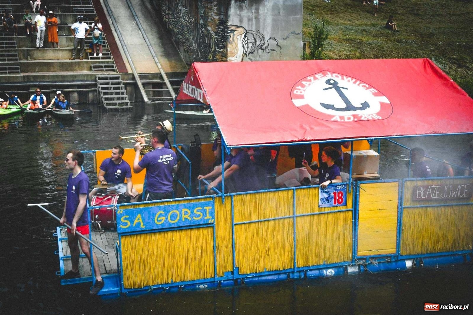 Zdjęcie w galerii na portalu naszraciborz.pl: Ponad trzydzieści pływadeł wypłynęło z Raciborza [FOTO i WIDEO] wiadomości z regionu