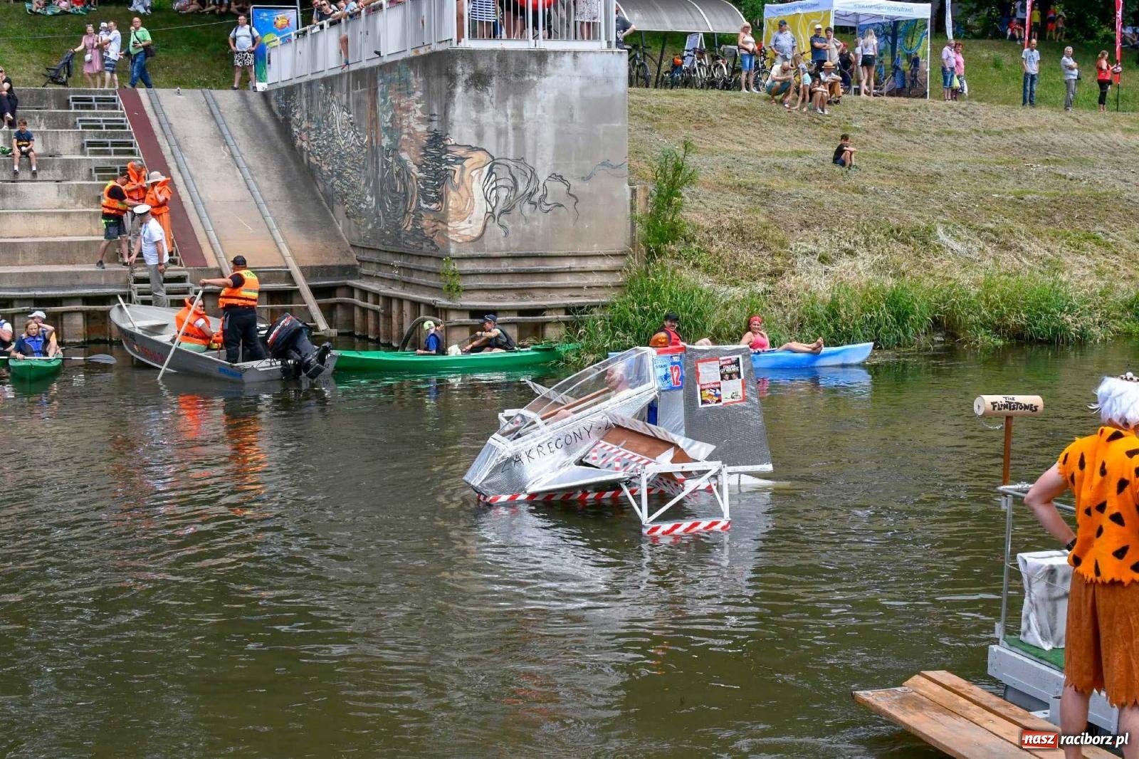 Zdjęcie w galerii na portalu naszraciborz.pl: Ponad trzydzieści pływadeł wypłynęło z Raciborza [FOTO i WIDEO] wiadomości z regionu
