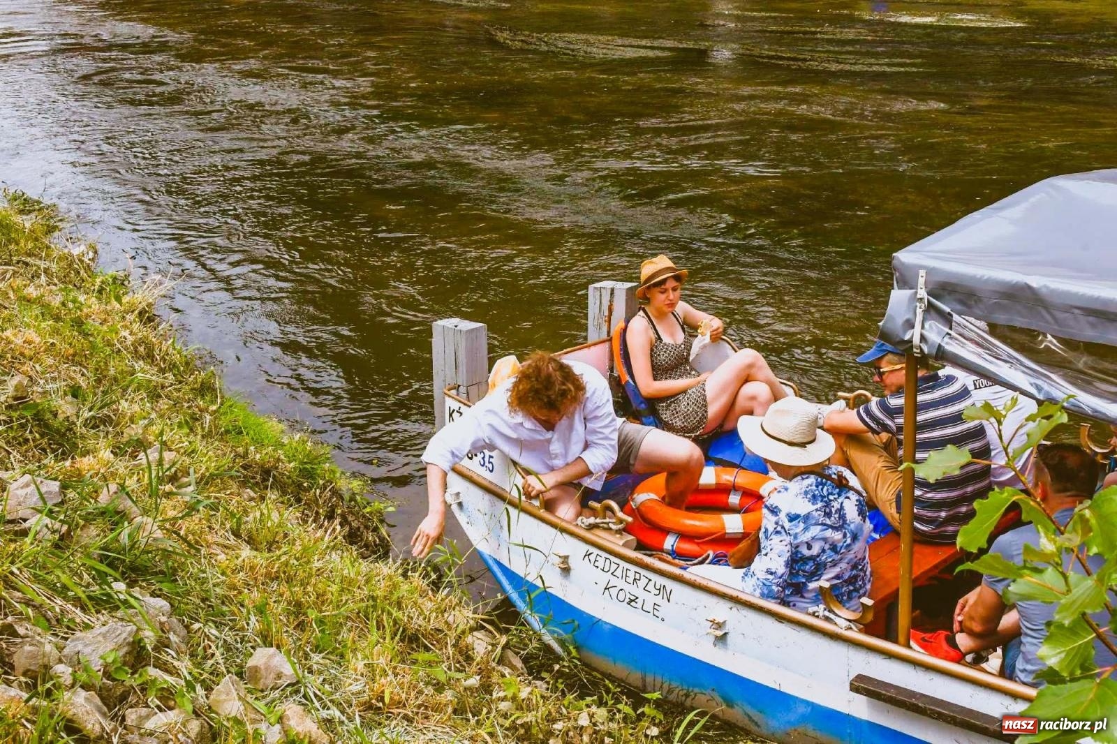 Zdjęcie w galerii na portalu naszraciborz.pl: Ponad trzydzieści pływadeł wypłynęło z Raciborza [FOTO i WIDEO] wiadomości z regionu