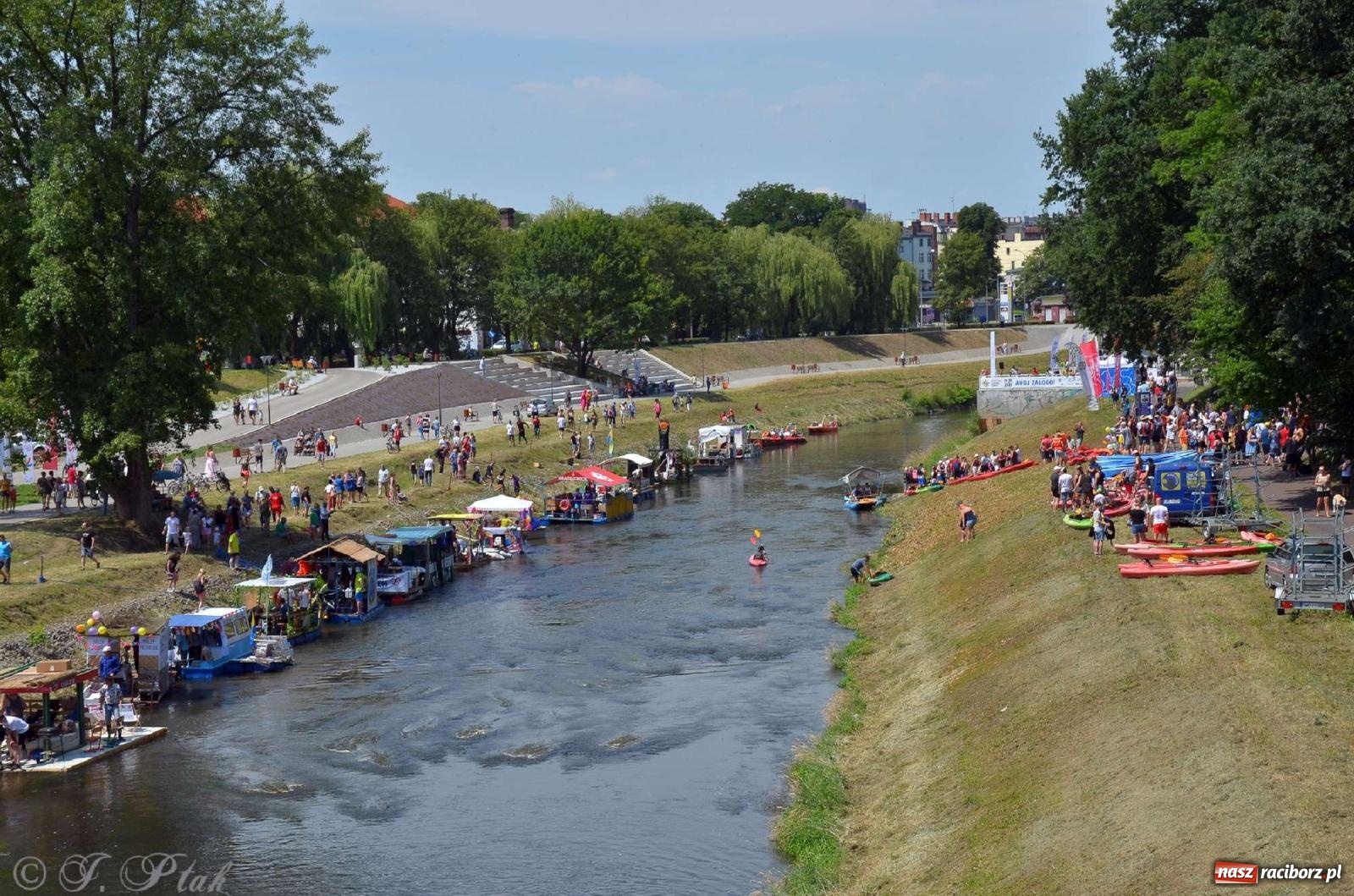 Zdjęcie w galerii na portalu naszraciborz.pl: Ponad trzydzieści pływadeł wypłynęło z Raciborza [FOTO i WIDEO] wiadomości z regionu