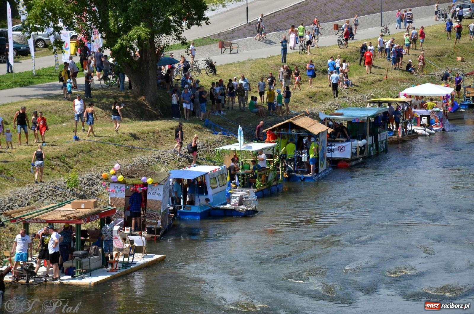 Zdjęcie w galerii na portalu naszraciborz.pl: Ponad trzydzieści pływadeł wypłynęło z Raciborza [FOTO i WIDEO] wiadomości z regionu