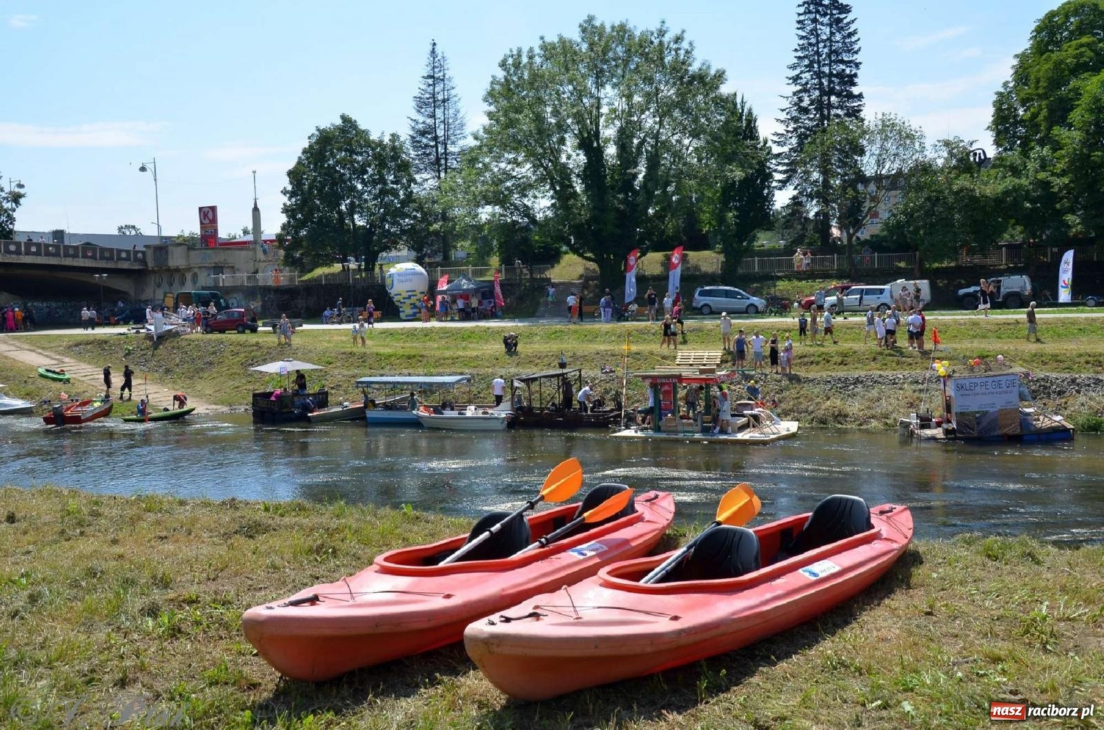 Zdjęcie w galerii na portalu naszraciborz.pl: Ponad trzydzieści pływadeł wypłynęło z Raciborza [FOTO i WIDEO] wiadomości z regionu