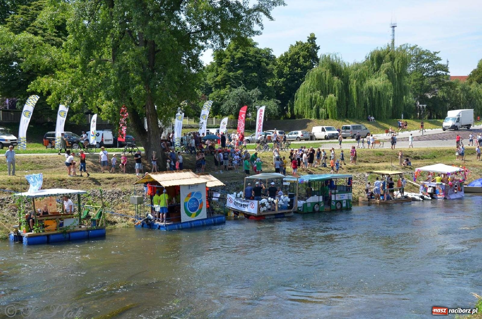 Zdjęcie w galerii na portalu naszraciborz.pl: Ponad trzydzieści pływadeł wypłynęło z Raciborza [FOTO i WIDEO] wiadomości z regionu