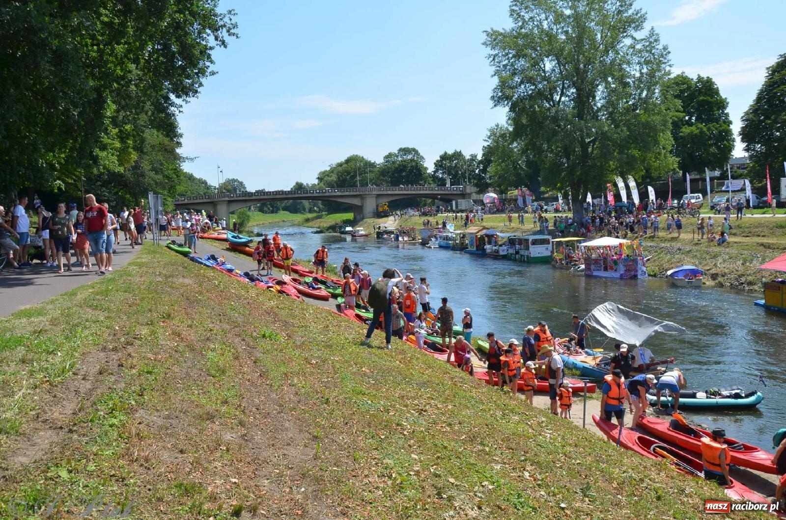Zdjęcie w galerii na portalu naszraciborz.pl: Ponad trzydzieści pływadeł wypłynęło z Raciborza [FOTO i WIDEO] wiadomości z regionu