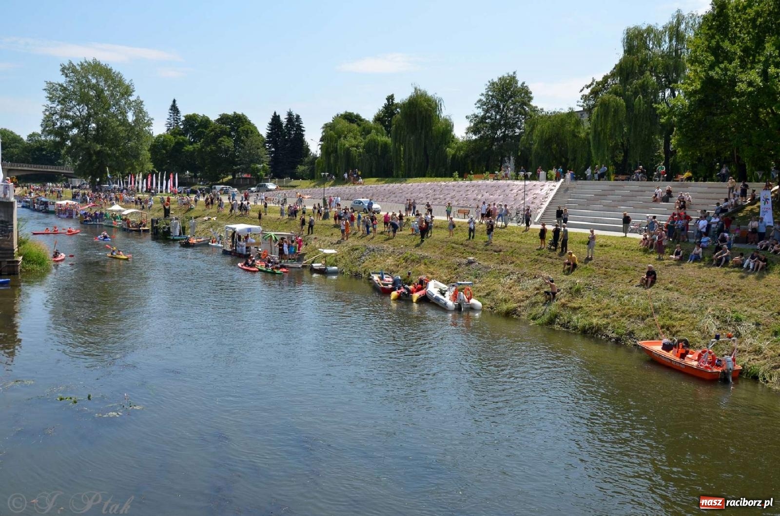 Zdjęcie w galerii na portalu naszraciborz.pl: Ponad trzydzieści pływadeł wypłynęło z Raciborza [FOTO i WIDEO] wiadomości z regionu