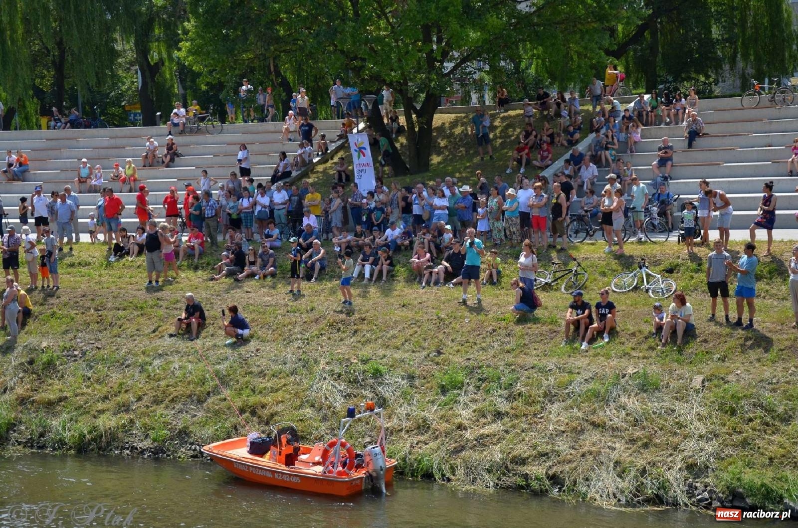 Zdjęcie w galerii na portalu naszraciborz.pl: Ponad trzydzieści pływadeł wypłynęło z Raciborza [FOTO i WIDEO] wiadomości z regionu