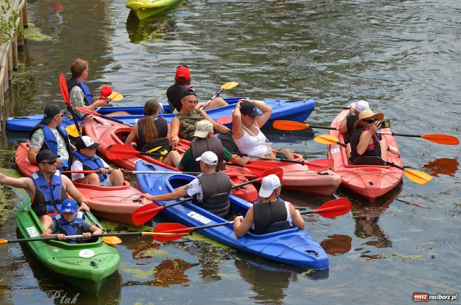Zdjęcie w galerii na portalu naszraciborz.pl: Ponad trzydzieści pływadeł wypłynęło z Raciborza [FOTO i WIDEO] wiadomości z regionu