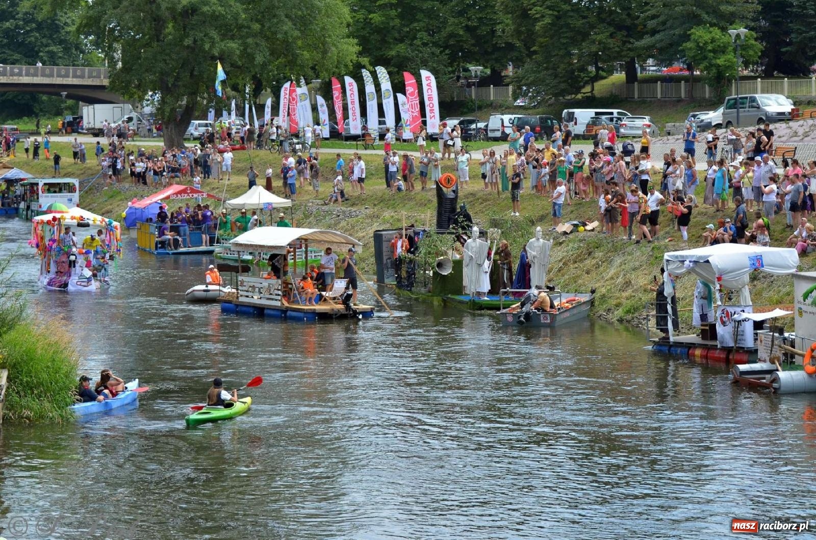 Zdjęcie w galerii na portalu naszraciborz.pl: Ponad trzydzieści pływadeł wypłynęło z Raciborza [FOTO i WIDEO] wiadomości z regionu