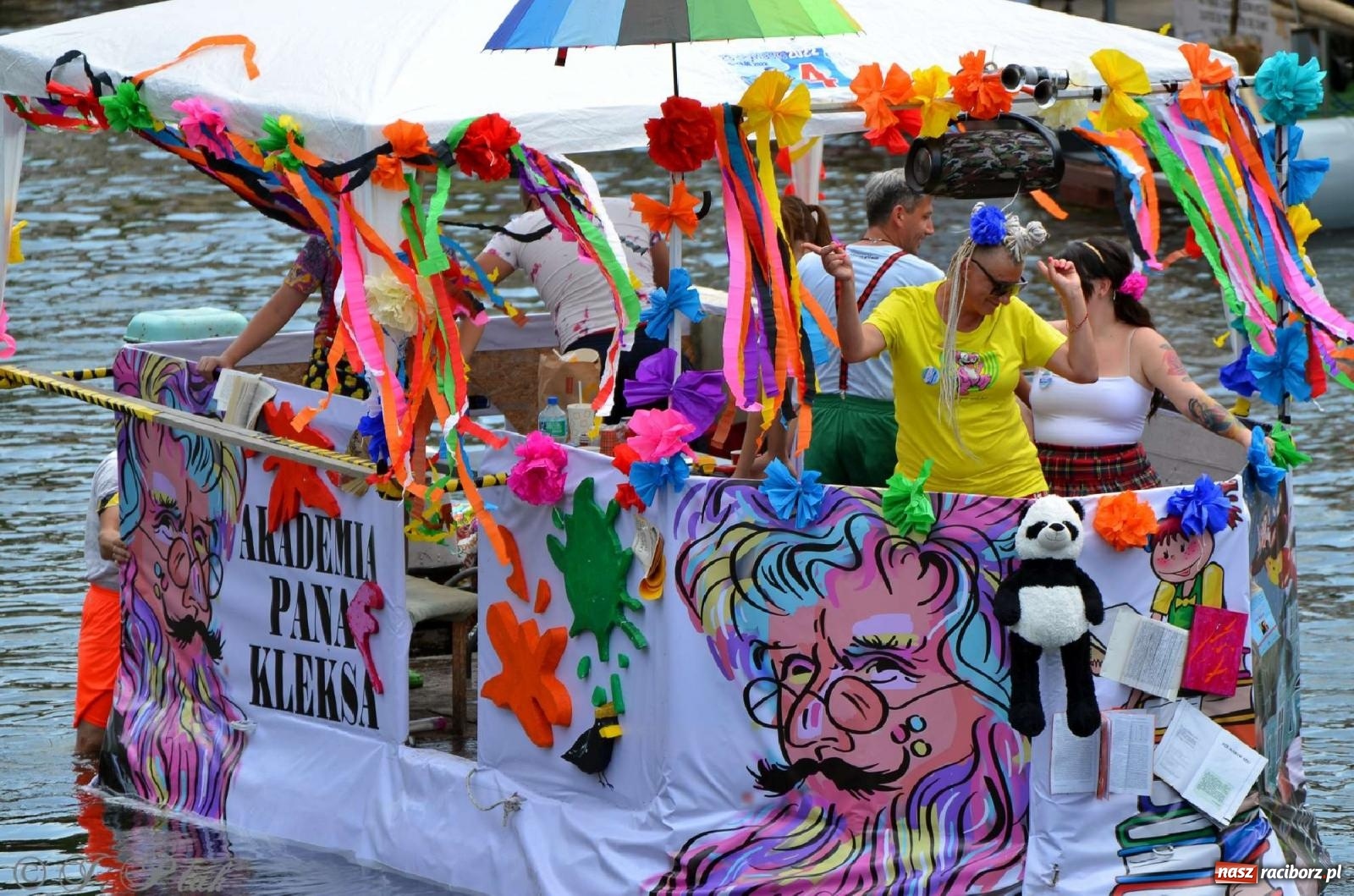 Zdjęcie w galerii na portalu naszraciborz.pl: Ponad trzydzieści pływadeł wypłynęło z Raciborza [FOTO i WIDEO] wiadomości z regionu