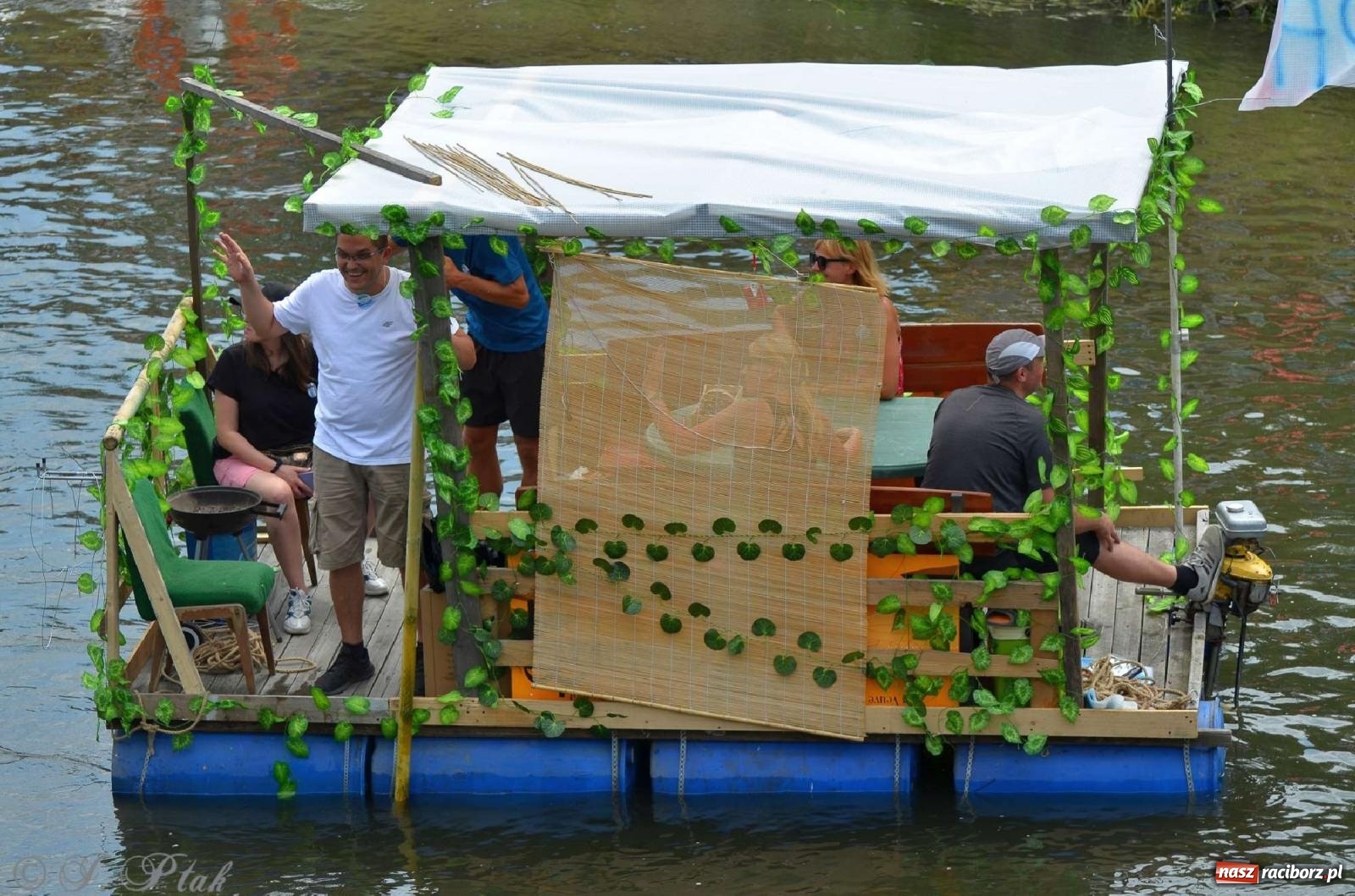 Zdjęcie w galerii na portalu naszraciborz.pl: Ponad trzydzieści pływadeł wypłynęło z Raciborza [FOTO i WIDEO] wiadomości z regionu