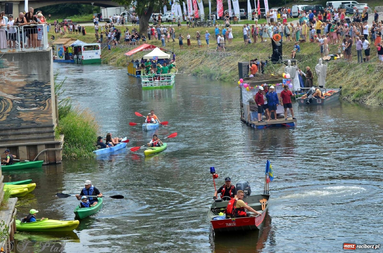 Zdjęcie w galerii na portalu naszraciborz.pl: Ponad trzydzieści pływadeł wypłynęło z Raciborza [FOTO i WIDEO] wiadomości z regionu