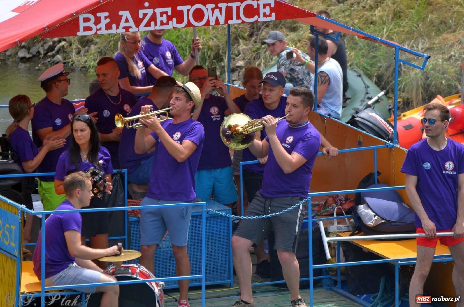 Zdjęcie w galerii na portalu naszraciborz.pl: Ponad trzydzieści pływadeł wypłynęło z Raciborza [FOTO i WIDEO] wiadomości z regionu