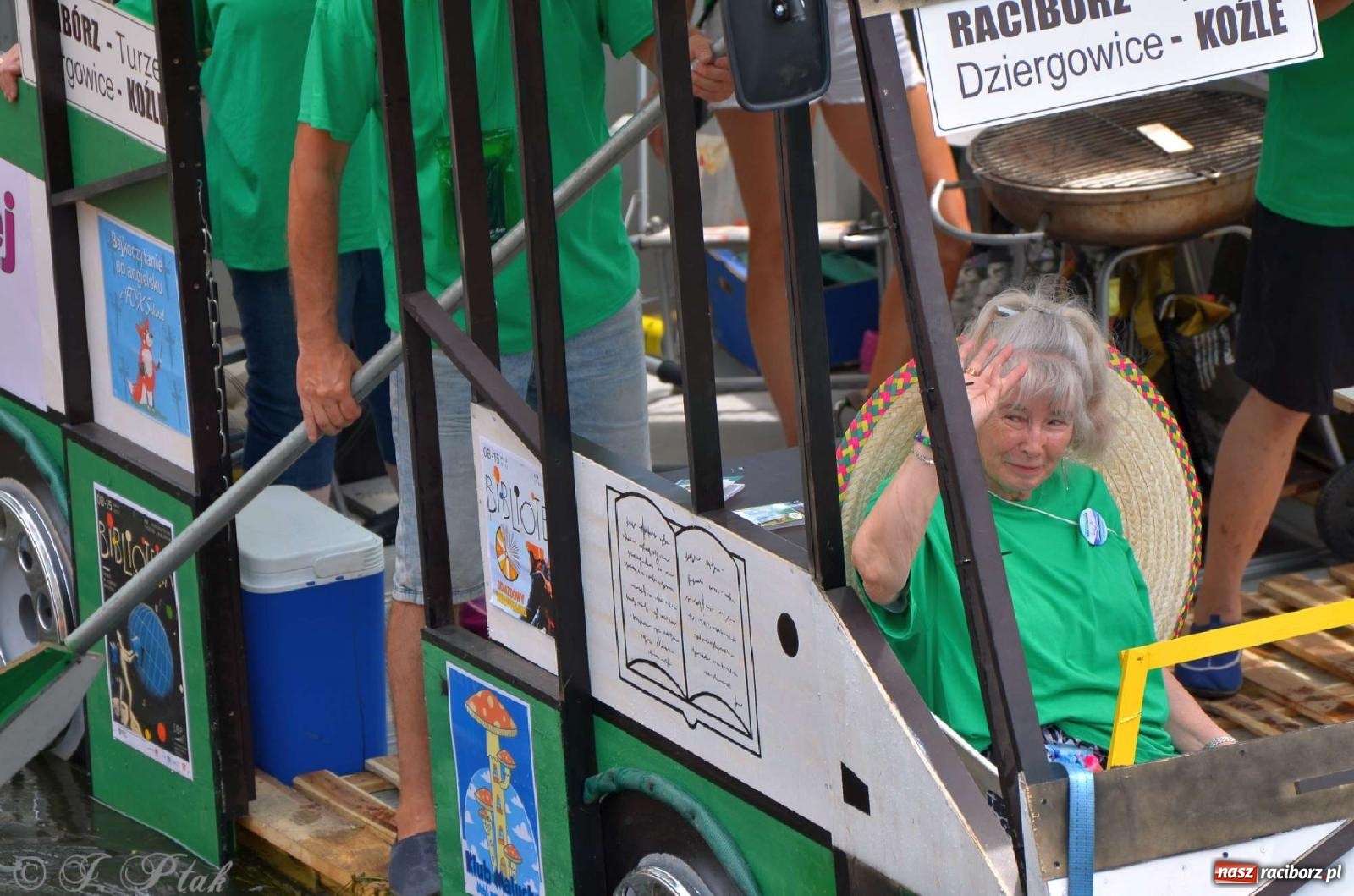 Zdjęcie w galerii na portalu naszraciborz.pl: Ponad trzydzieści pływadeł wypłynęło z Raciborza [FOTO i WIDEO] wiadomości z regionu