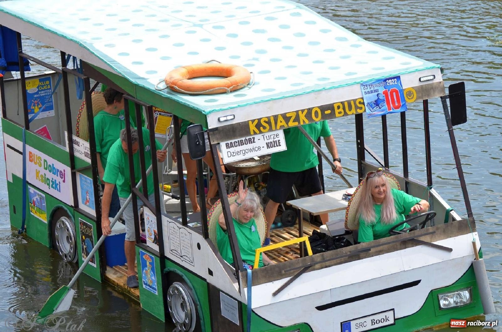 Zdjęcie w galerii na portalu naszraciborz.pl: Ponad trzydzieści pływadeł wypłynęło z Raciborza [FOTO i WIDEO] wiadomości z regionu