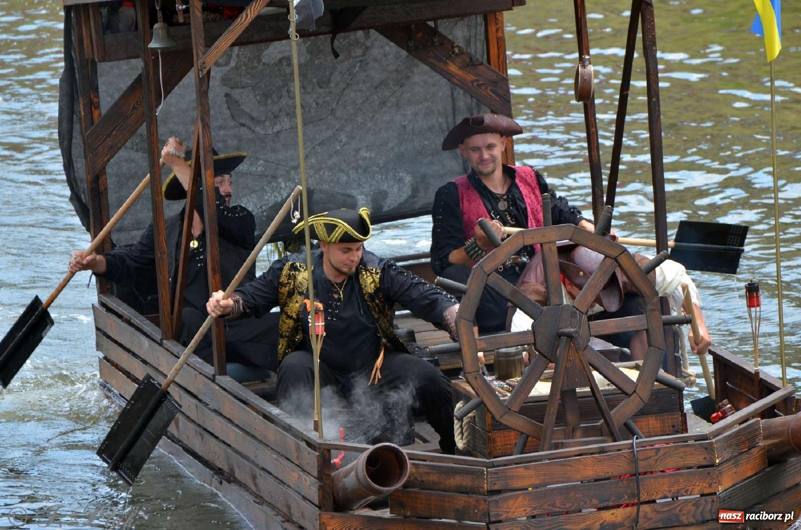 Zdjęcie w galerii na portalu naszraciborz.pl: Ponad trzydzieści pływadeł wypłynęło z Raciborza [FOTO i WIDEO] wiadomości z regionu