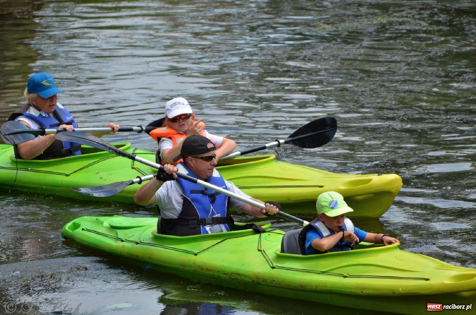 Zdjęcie w galerii na portalu naszraciborz.pl: Ponad trzydzieści pływadeł wypłynęło z Raciborza [FOTO i WIDEO] wiadomości z regionu