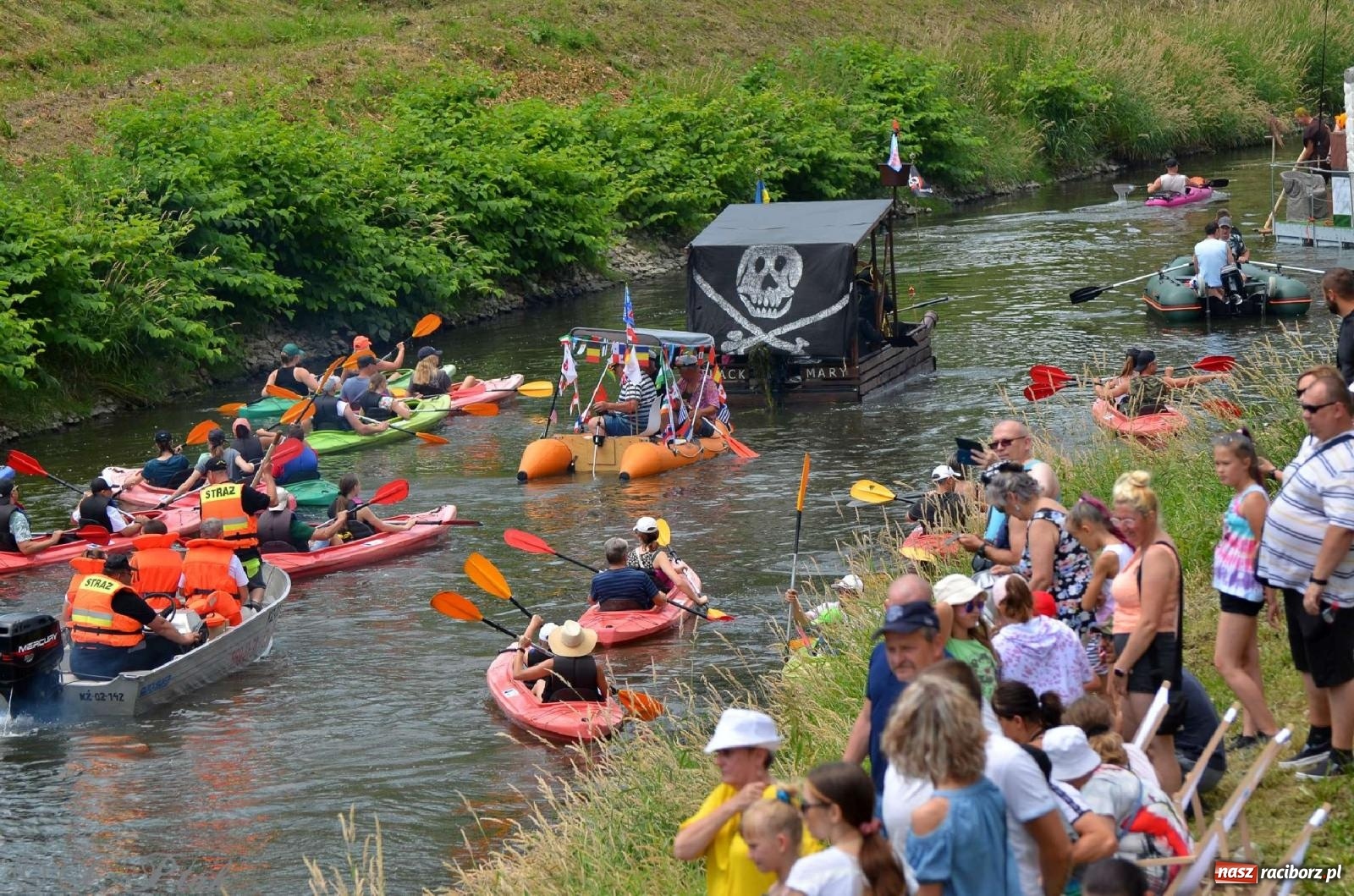 Zdjęcie w galerii na portalu naszraciborz.pl: Ponad trzydzieści pływadeł wypłynęło z Raciborza [FOTO i WIDEO] wiadomości z regionu