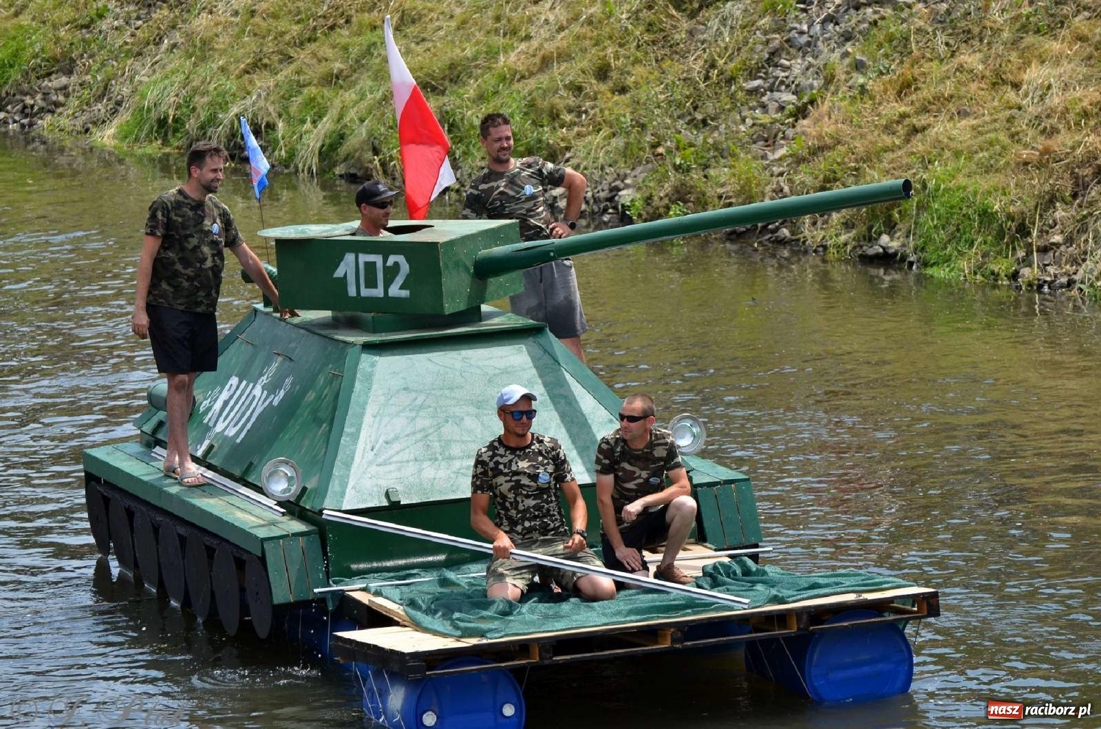 Zdjęcie w galerii na portalu naszraciborz.pl: Ponad trzydzieści pływadeł wypłynęło z Raciborza [FOTO i WIDEO] wiadomości z regionu