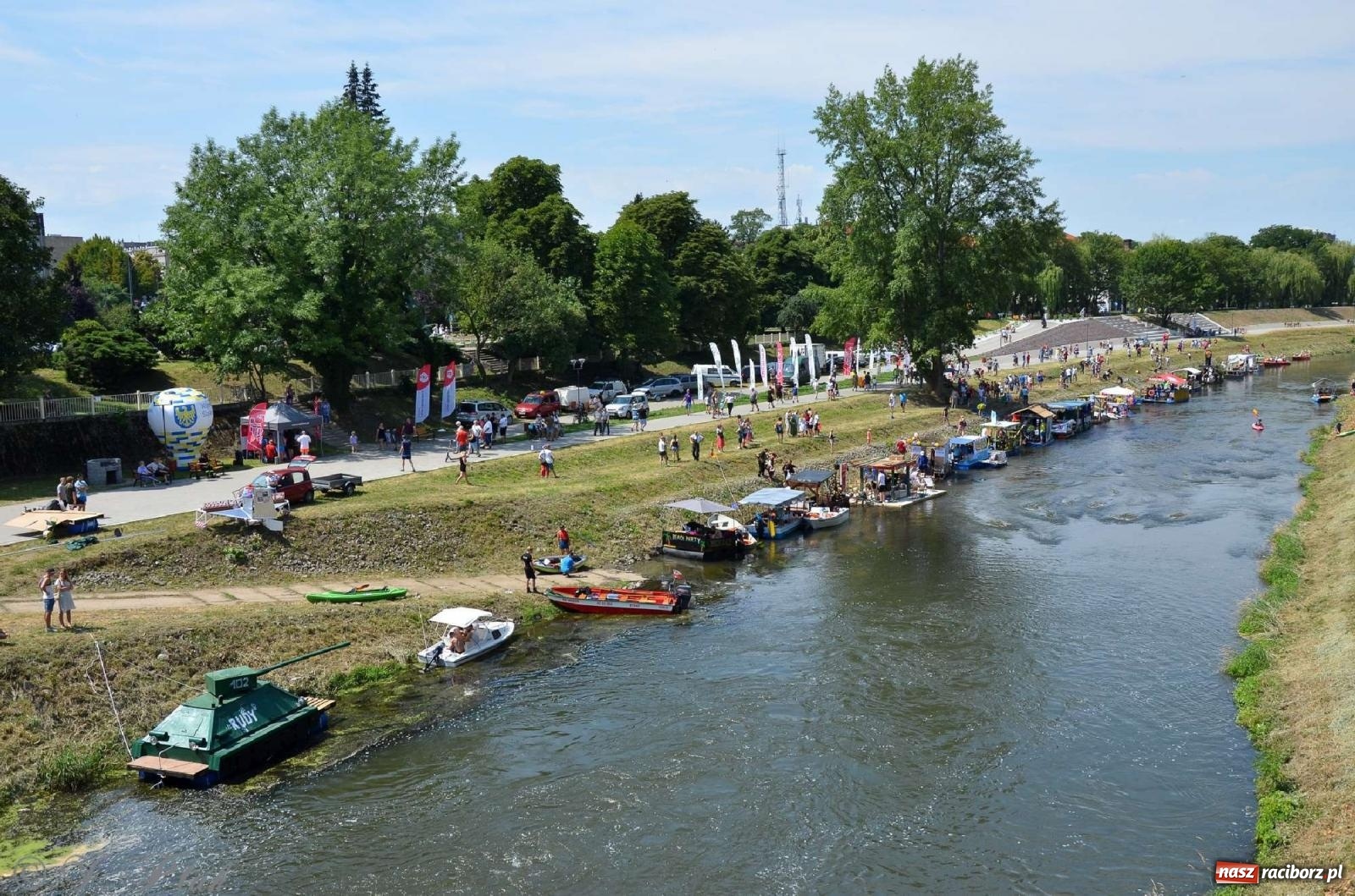 Zdjęcie w galerii na portalu naszraciborz.pl: Ponad trzydzieści pływadeł wypłynęło z Raciborza [FOTO i WIDEO] wiadomości z regionu