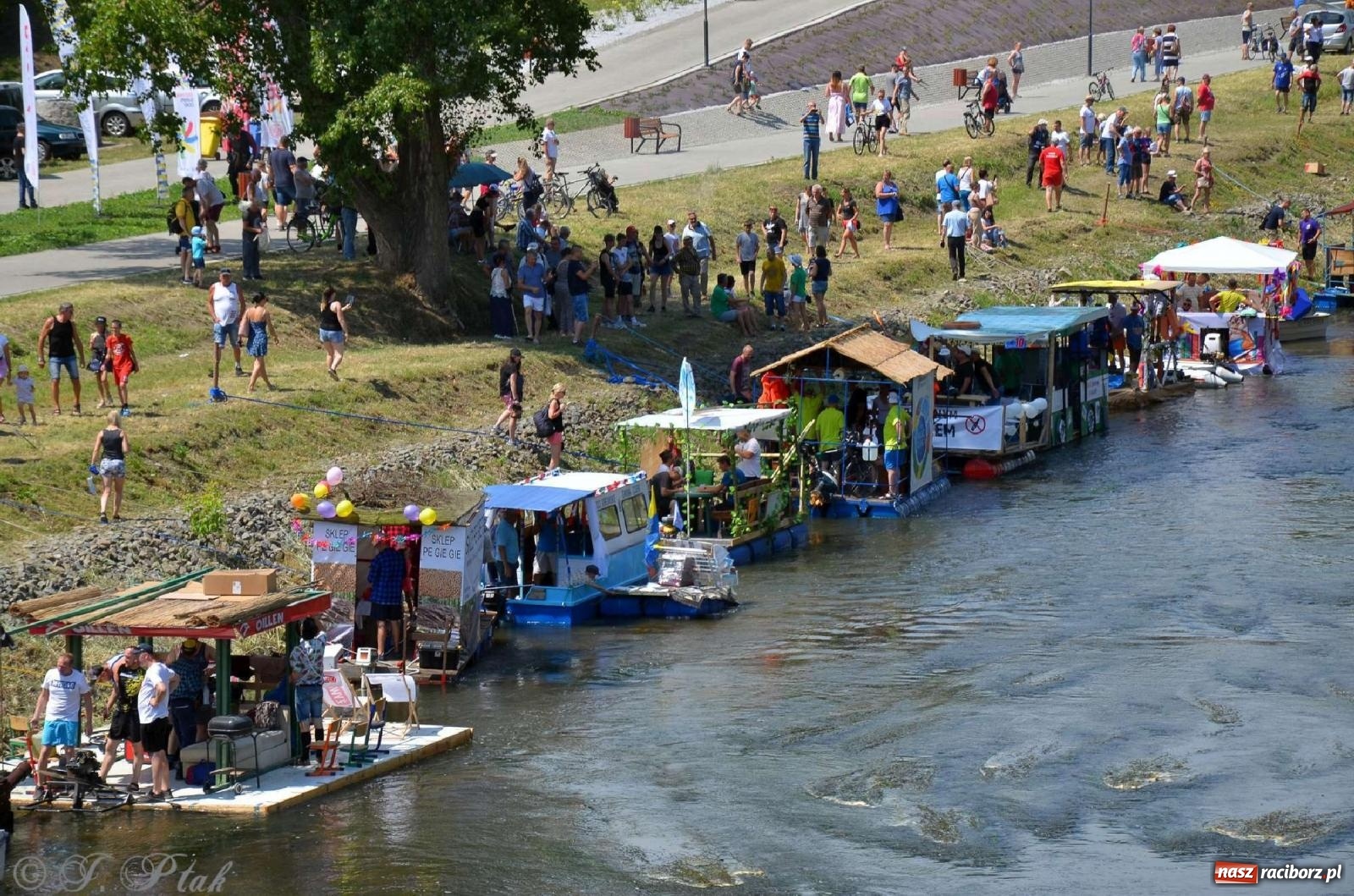 Zdjęcie w galerii na portalu naszraciborz.pl: Ponad trzydzieści pływadeł wypłynęło z Raciborza [FOTO i WIDEO] wiadomości z regionu