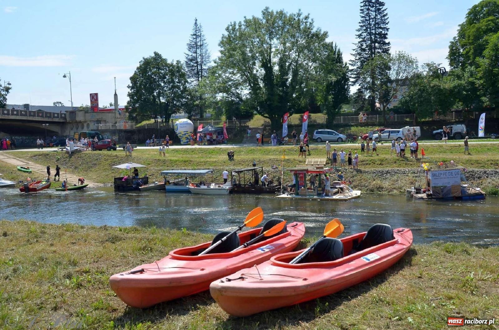 Zdjęcie w galerii na portalu naszraciborz.pl: Ponad trzydzieści pływadeł wypłynęło z Raciborza [FOTO i WIDEO] wiadomości z regionu
