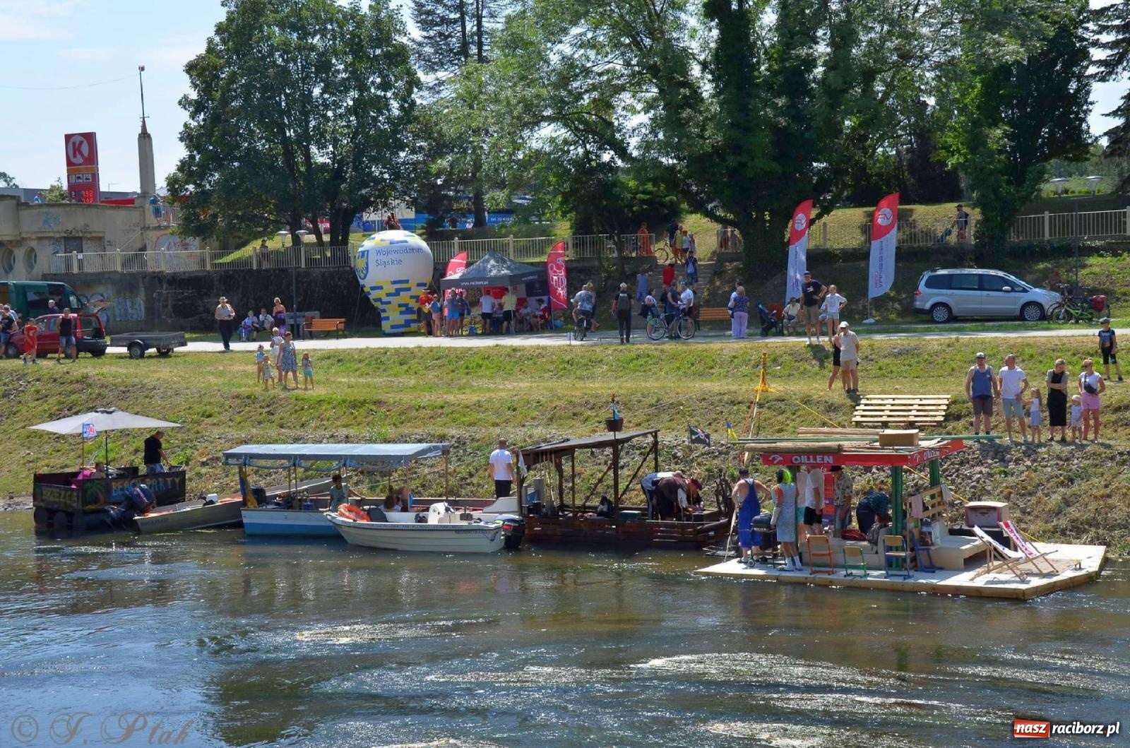 Zdjęcie w galerii na portalu naszraciborz.pl: Ponad trzydzieści pływadeł wypłynęło z Raciborza [FOTO i WIDEO] wiadomości z regionu