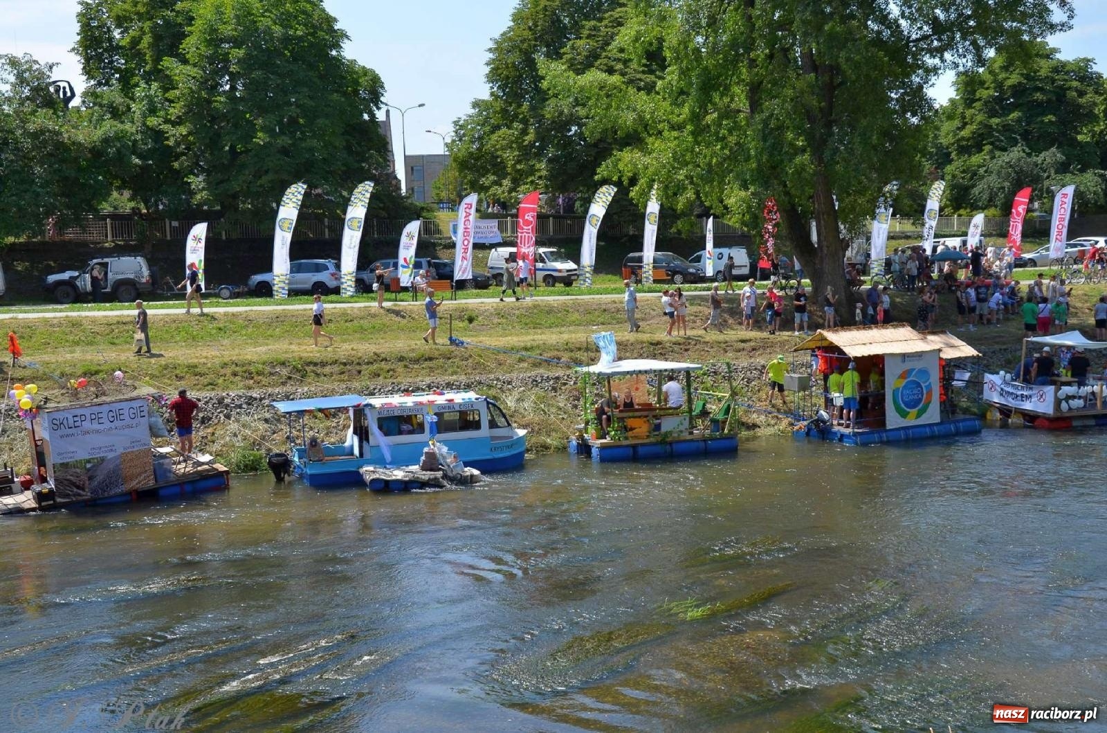 Zdjęcie w galerii na portalu naszraciborz.pl: Ponad trzydzieści pływadeł wypłynęło z Raciborza [FOTO i WIDEO] wiadomości z regionu