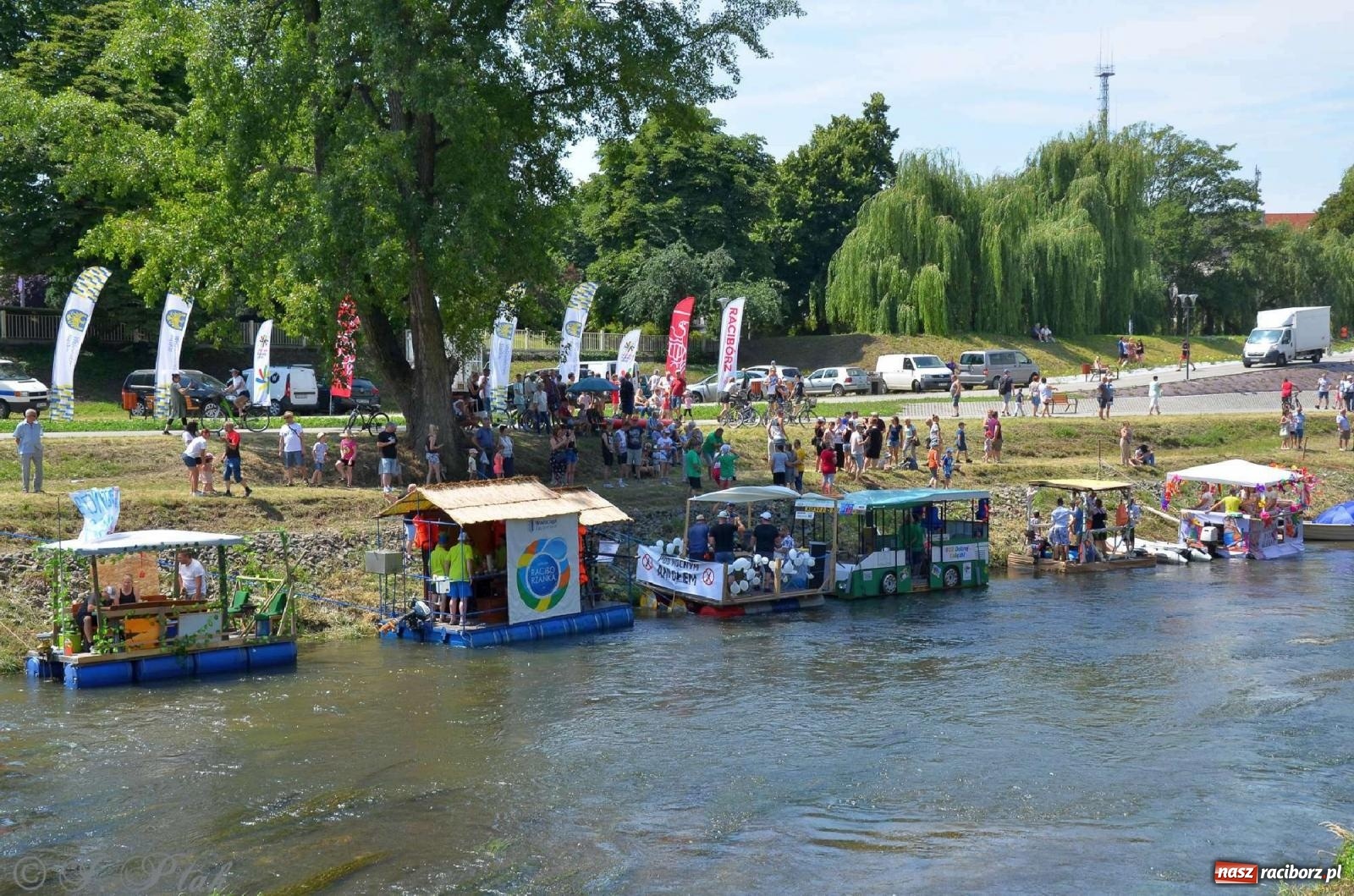 Zdjęcie w galerii na portalu naszraciborz.pl: Ponad trzydzieści pływadeł wypłynęło z Raciborza [FOTO i WIDEO] wiadomości z regionu