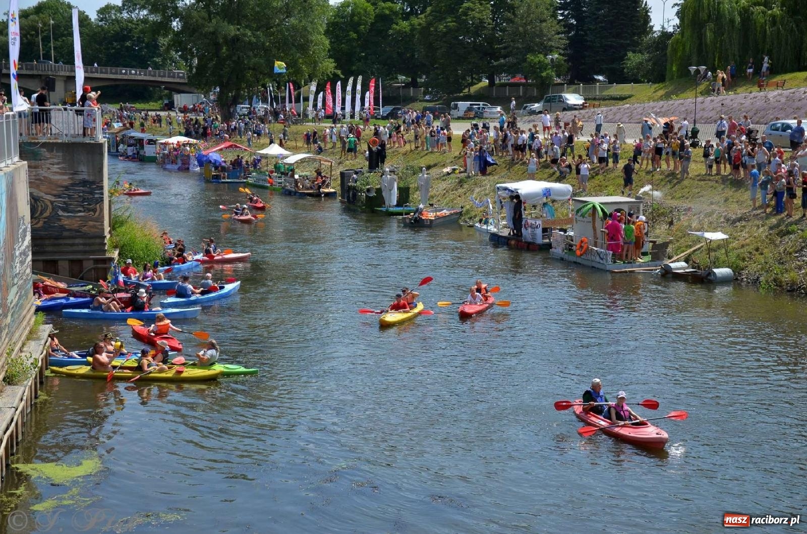 Zdjęcie w galerii na portalu naszraciborz.pl: Ponad trzydzieści pływadeł wypłynęło z Raciborza [FOTO i WIDEO] wiadomości z regionu