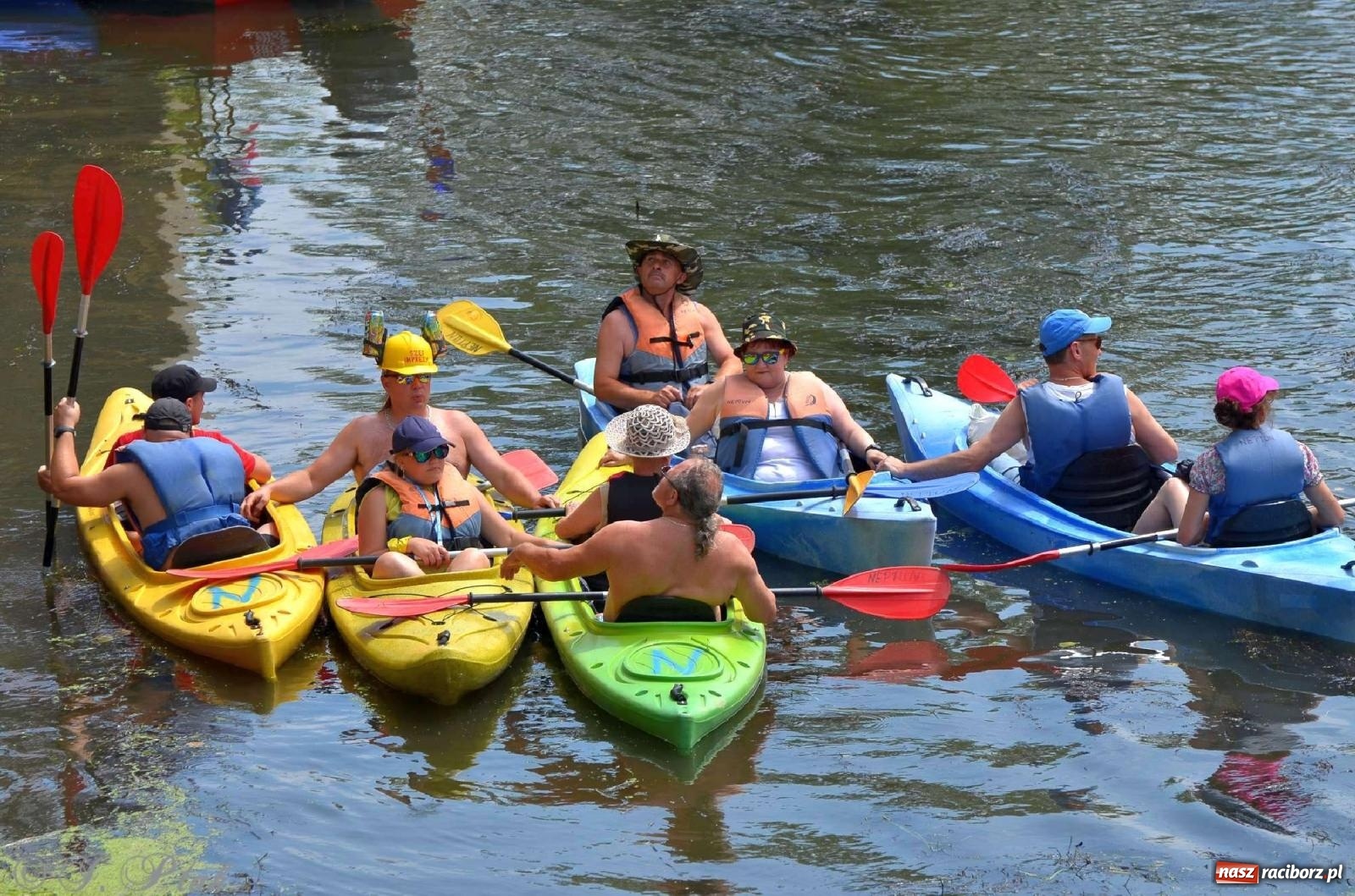 Zdjęcie w galerii na portalu naszraciborz.pl: Ponad trzydzieści pływadeł wypłynęło z Raciborza [FOTO i WIDEO] wiadomości z regionu