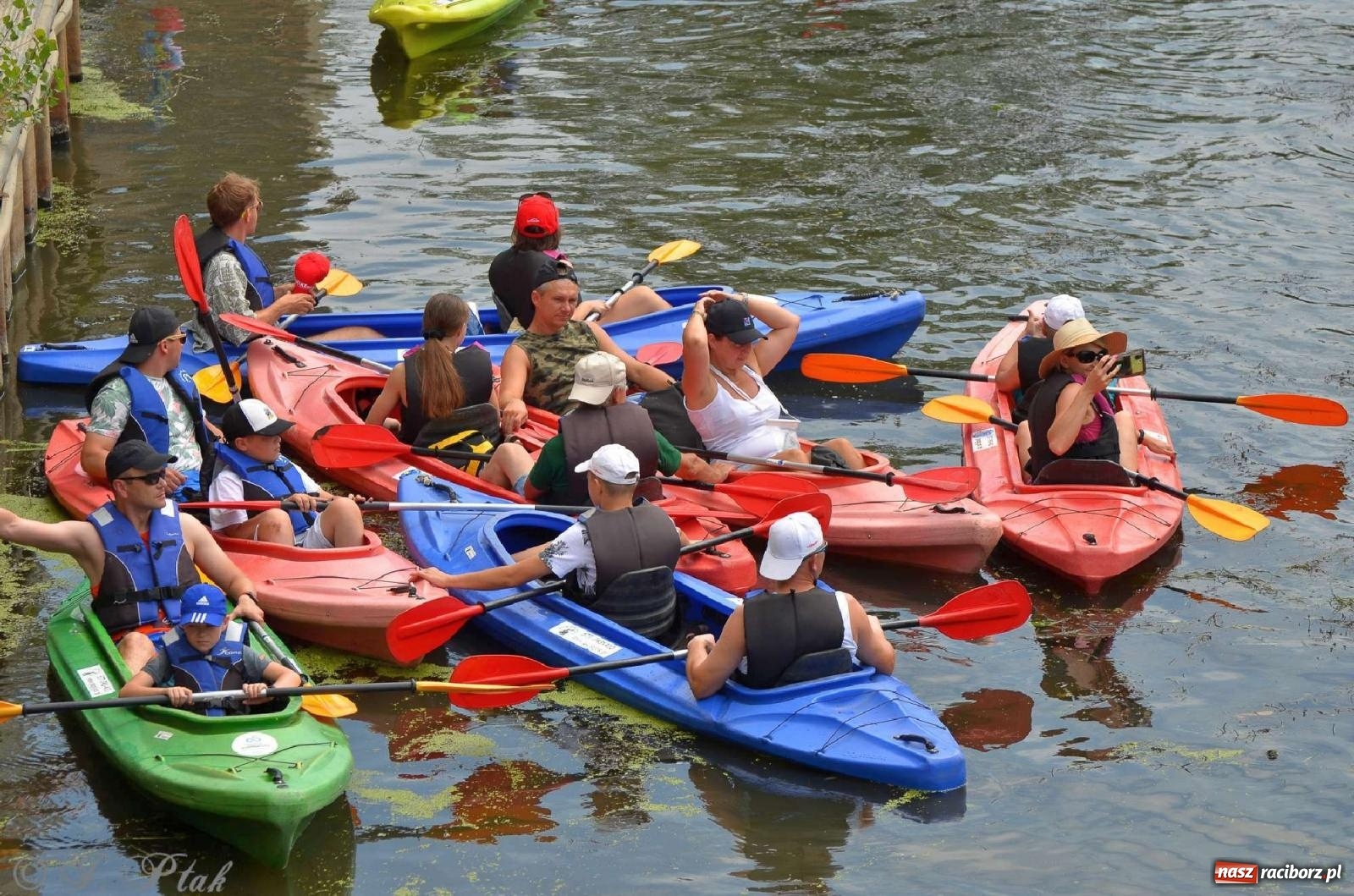 Zdjęcie w galerii na portalu naszraciborz.pl: Ponad trzydzieści pływadeł wypłynęło z Raciborza [FOTO i WIDEO] wiadomości z regionu