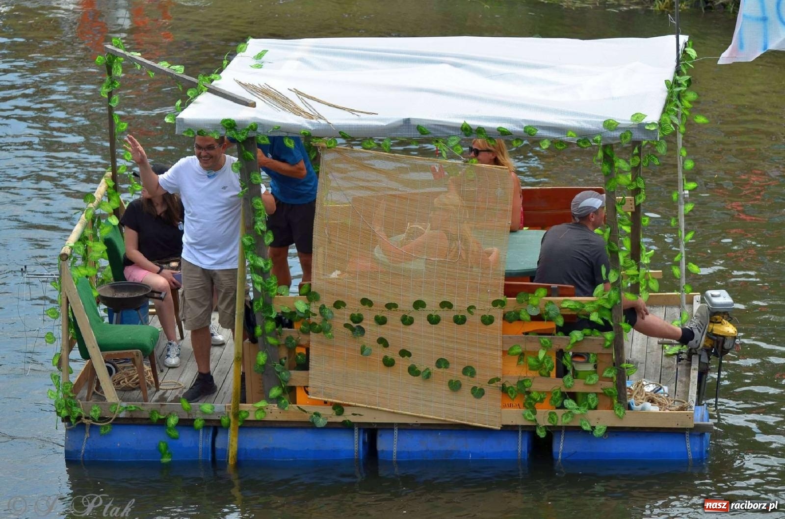 Zdjęcie w galerii na portalu naszraciborz.pl: Ponad trzydzieści pływadeł wypłynęło z Raciborza [FOTO i WIDEO] wiadomości z regionu