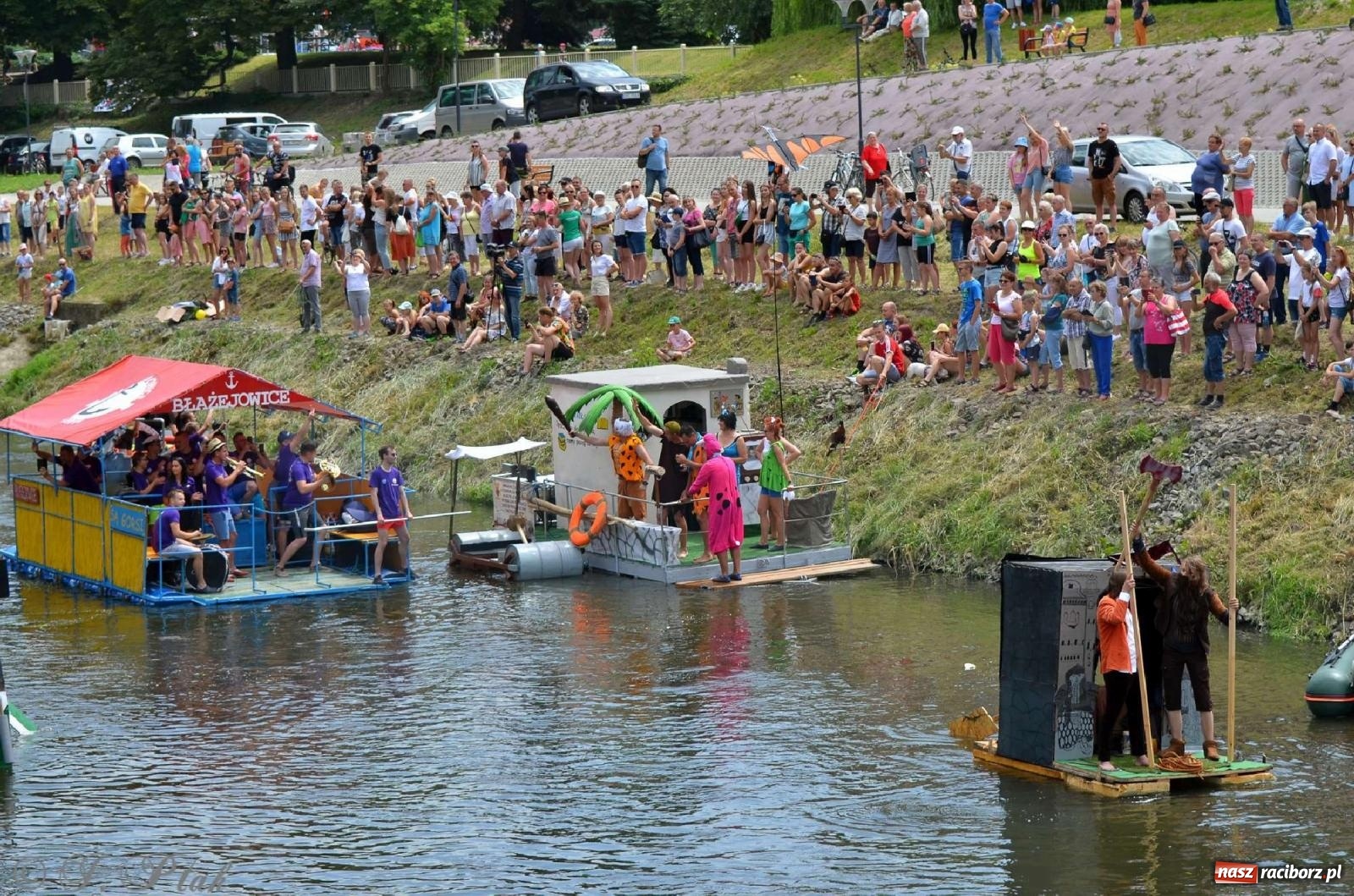 Zdjęcie w galerii na portalu naszraciborz.pl: Ponad trzydzieści pływadeł wypłynęło z Raciborza [FOTO i WIDEO] wiadomości z regionu