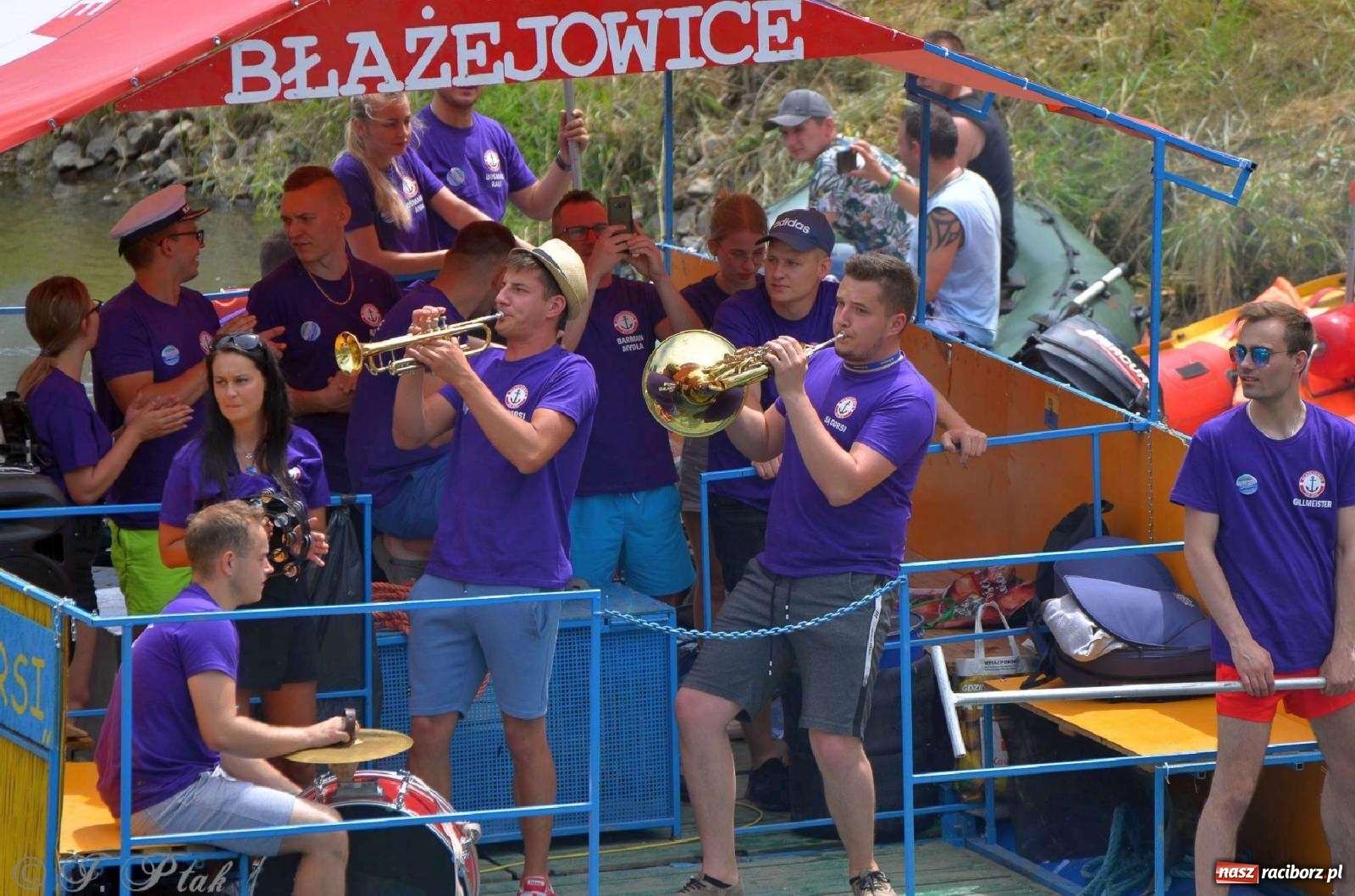 Zdjęcie w galerii na portalu naszraciborz.pl: Ponad trzydzieści pływadeł wypłynęło z Raciborza [FOTO i WIDEO] wiadomości z regionu