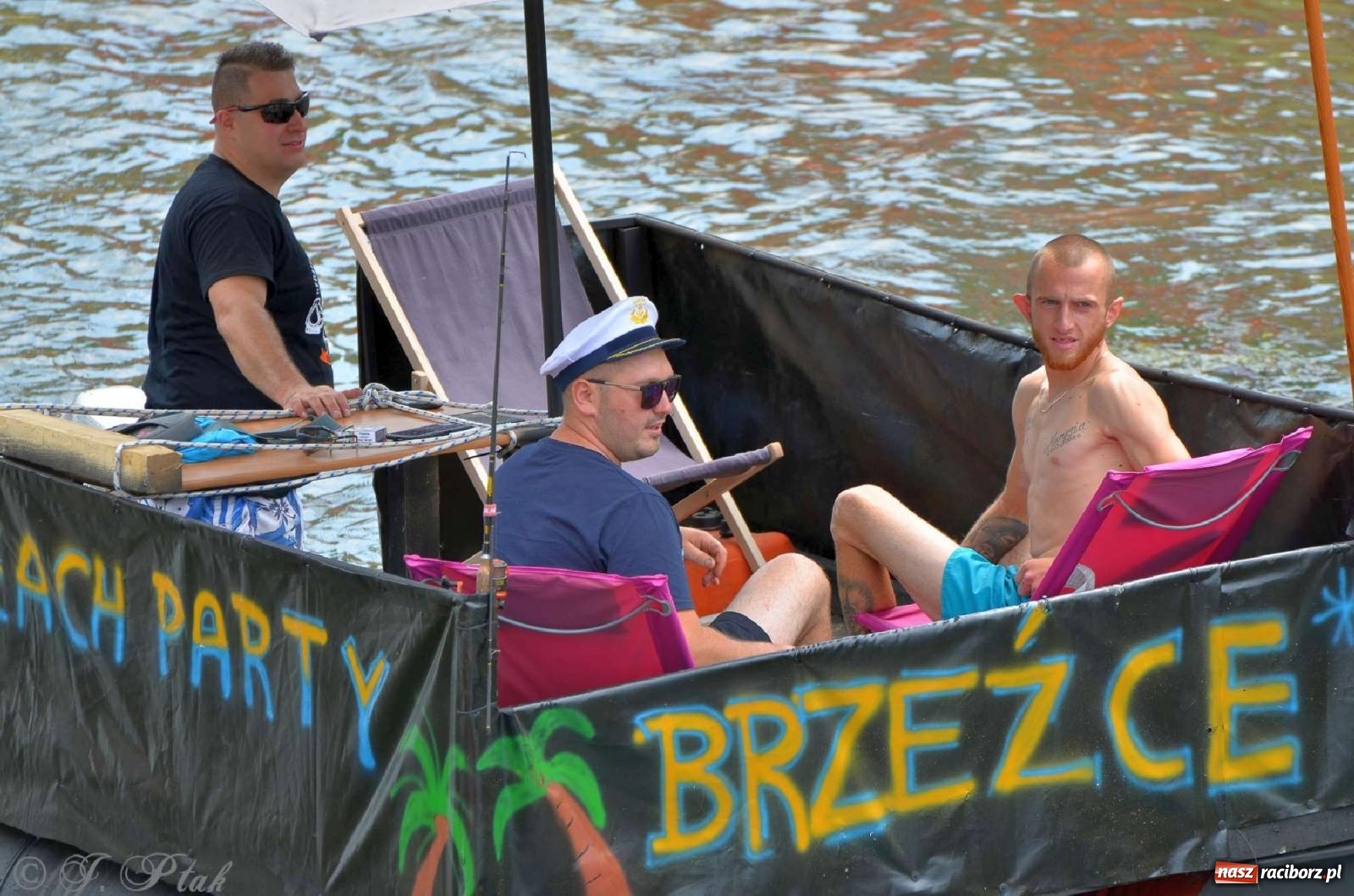 Zdjęcie w galerii na portalu naszraciborz.pl: Ponad trzydzieści pływadeł wypłynęło z Raciborza [FOTO i WIDEO] wiadomości z regionu