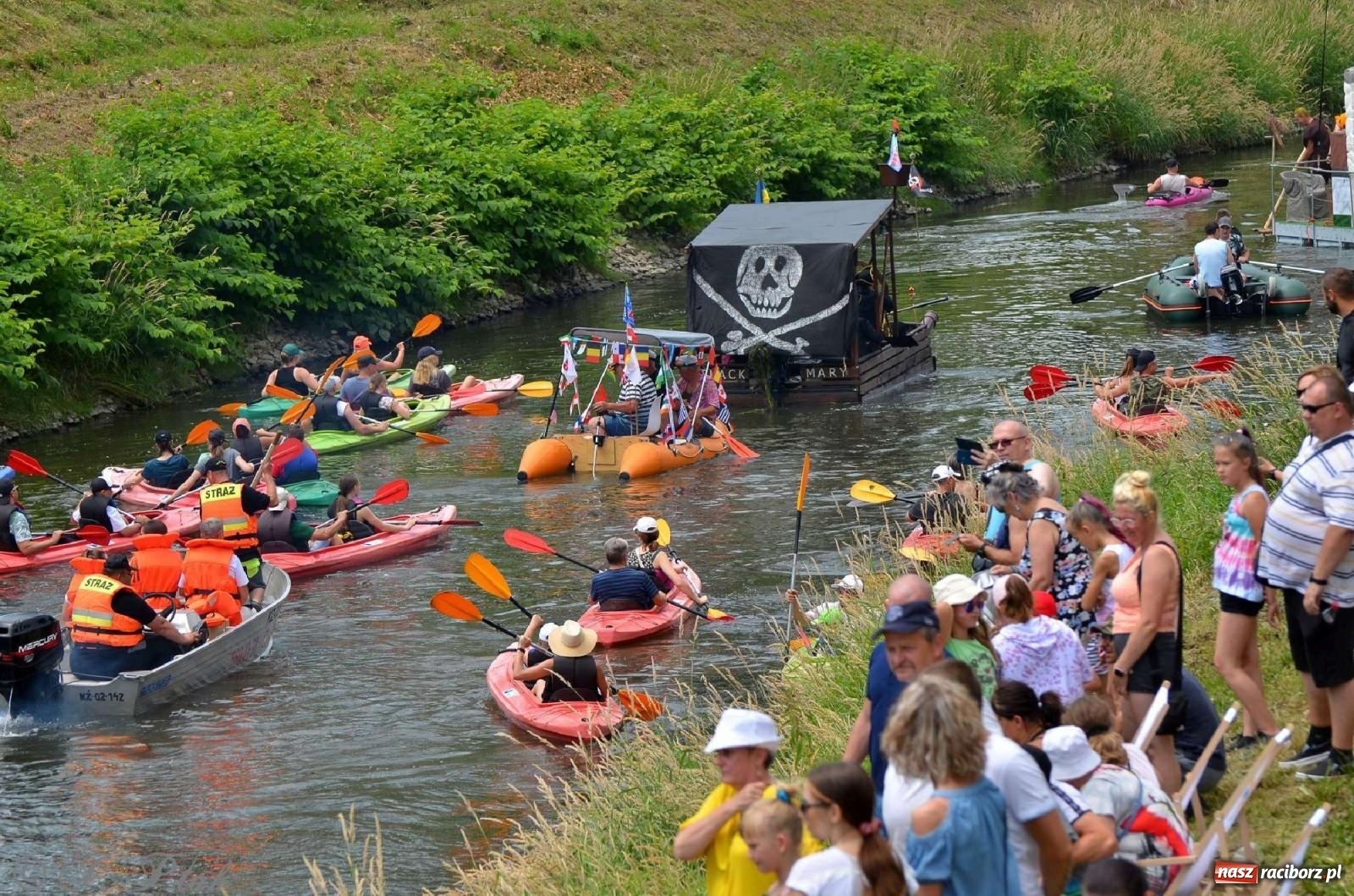Zdjęcie w galerii na portalu naszraciborz.pl: Ponad trzydzieści pływadeł wypłynęło z Raciborza [FOTO i WIDEO] wiadomości z regionu