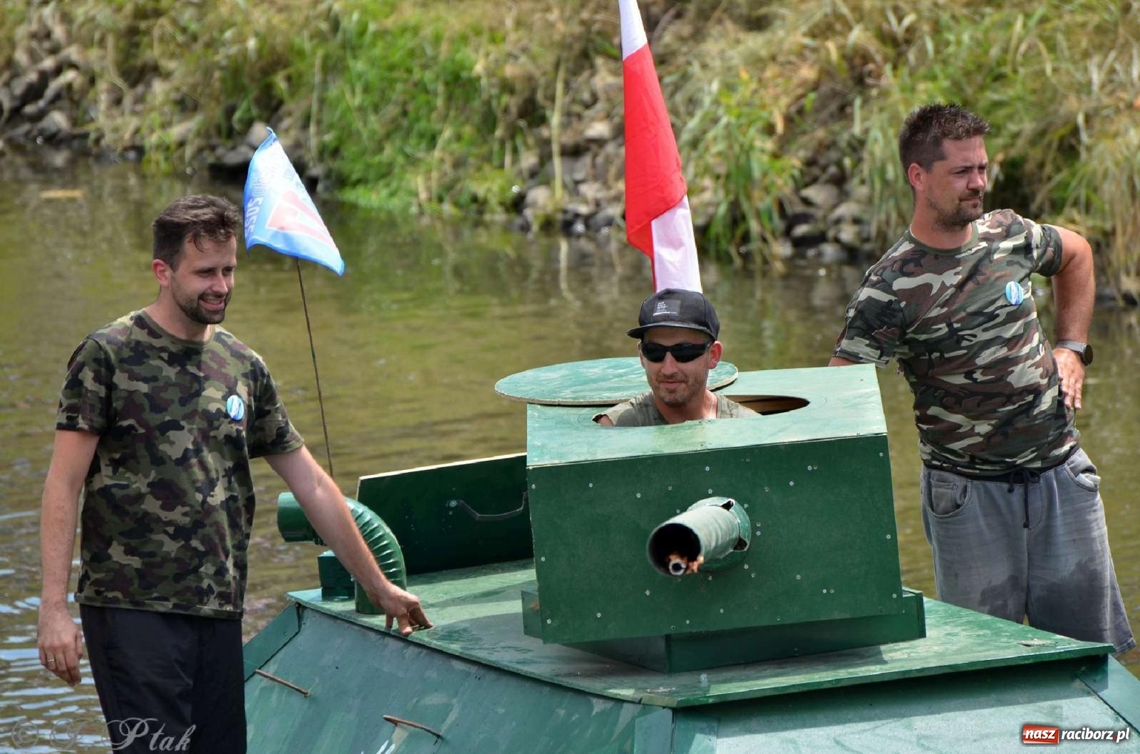 Zdjęcie w galerii na portalu naszraciborz.pl: Ponad trzydzieści pływadeł wypłynęło z Raciborza [FOTO i WIDEO] wiadomości z regionu