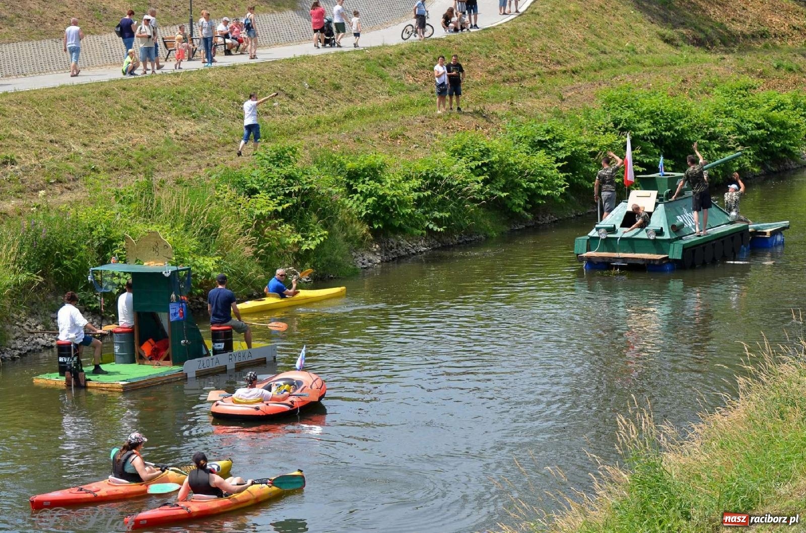 Zdjęcie w galerii na portalu naszraciborz.pl: Ponad trzydzieści pływadeł wypłynęło z Raciborza [FOTO i WIDEO] wiadomości z regionu